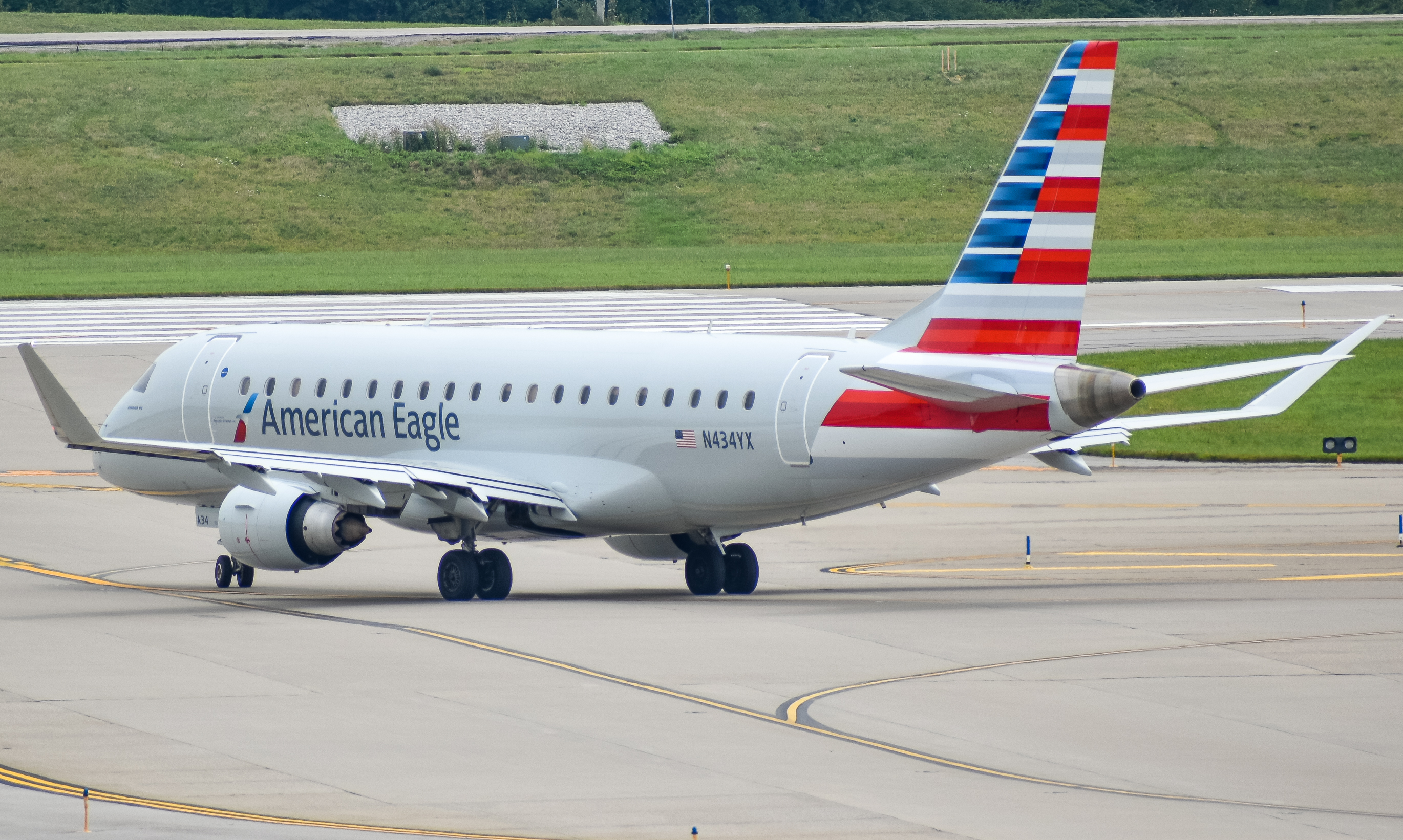 Full size: Republic Airways Embraer E175 N434YX at Cincinnati/Northern Kentucky International Airport