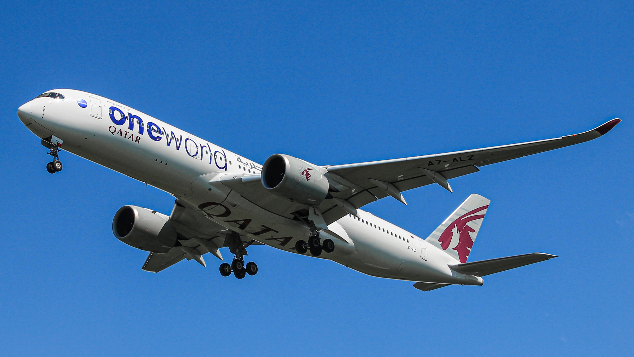 Full size: Qatar Airways Airbus A350-900 A7-ALZ at Washington Dulles International Airport