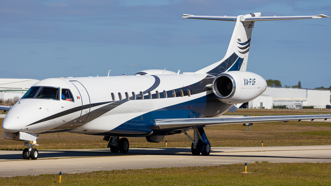 Full size: PRIVATE Embraer Legacy 600 XA-FUF at Naples Municipal Airport