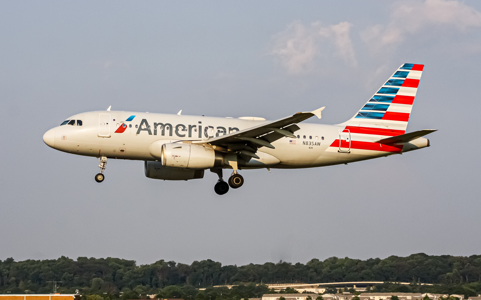 Full size: American Airlines Airbus A319 N835AW at Ronald Reagan National Airport