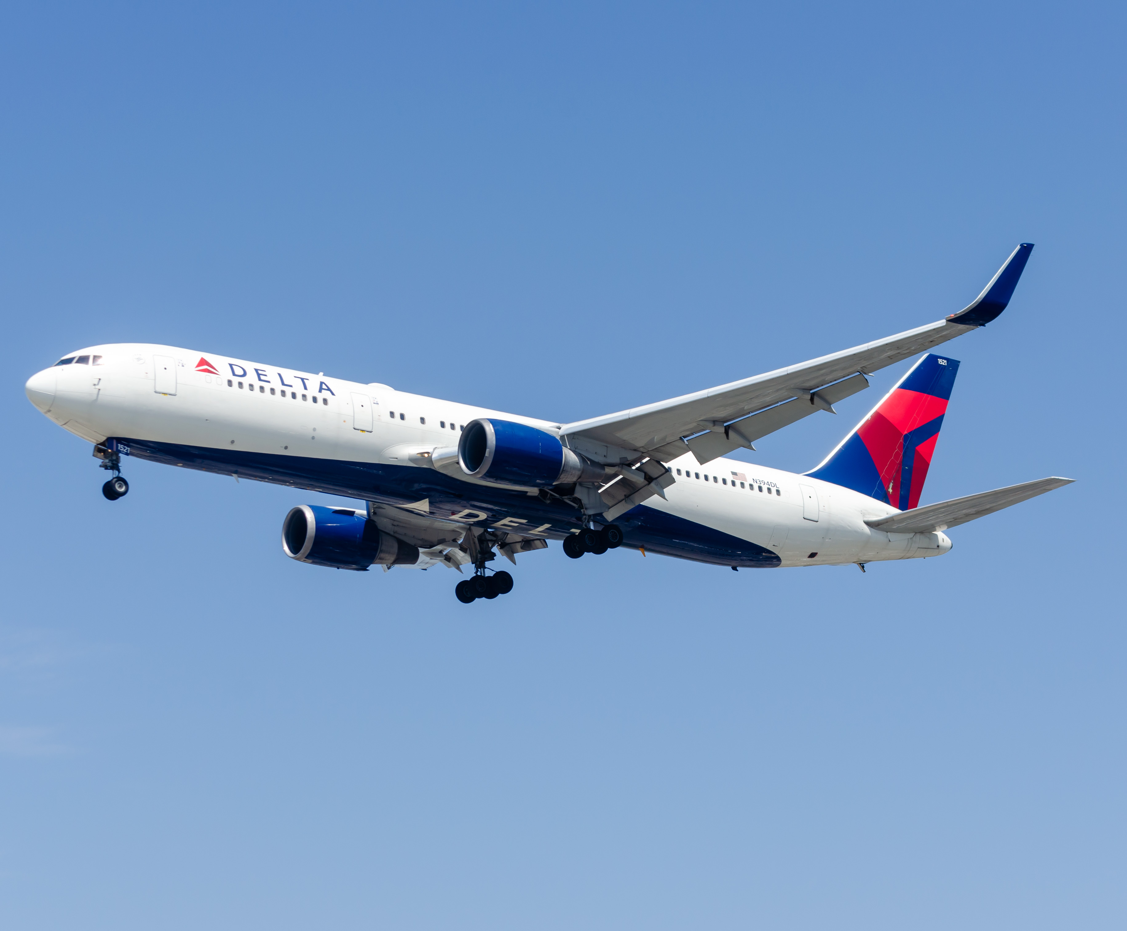 Full size: Delta Airlines Boeing 767-300ER N394DL at Los Angeles International Airport
