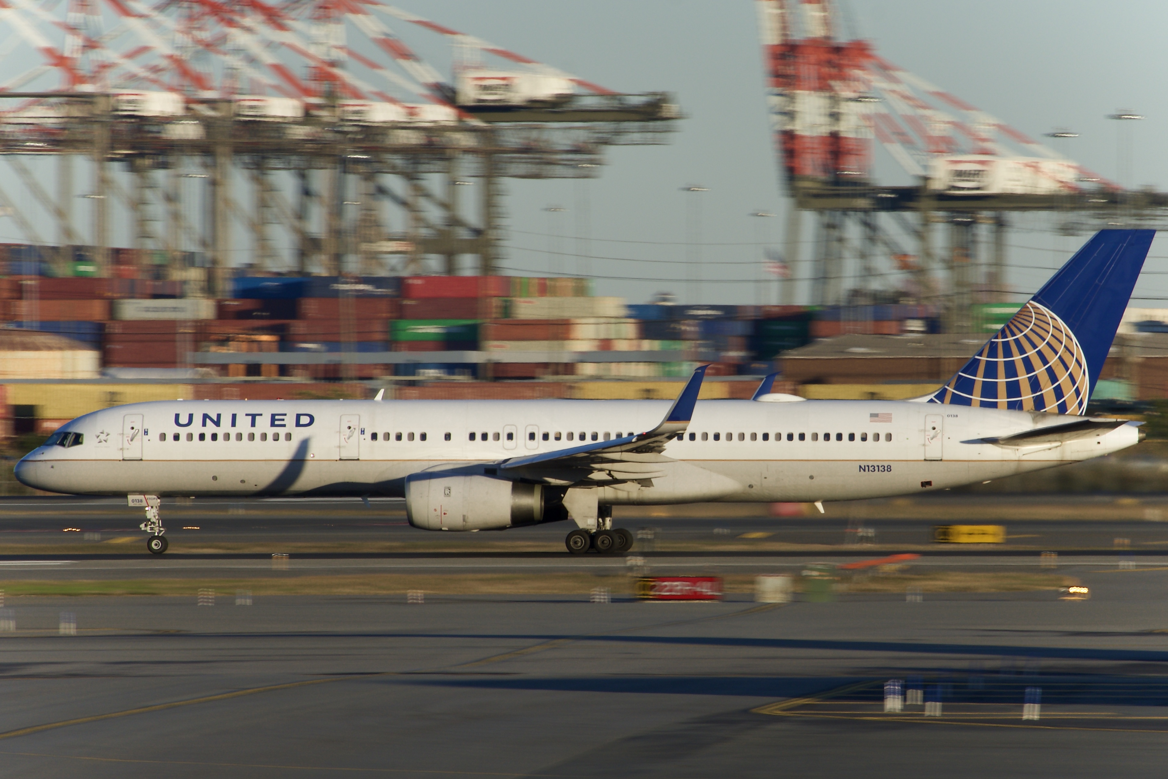 Full size: United Airlines Boeing 757-200 N13138 at Newark Liberty International Airport