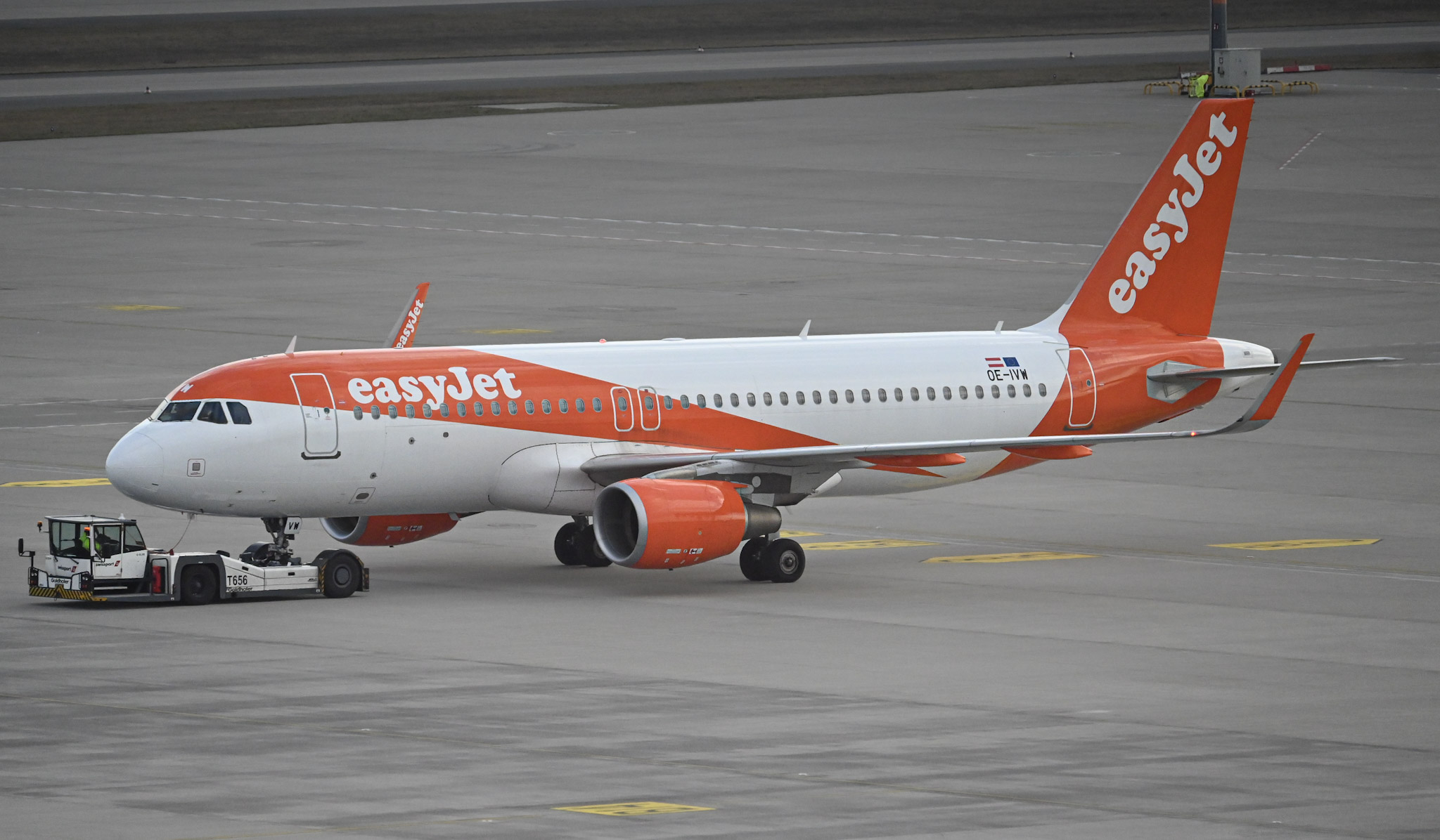 Full size: EasyJet Airbus A320 OE-IVW at Berlin Brandenburg Airport