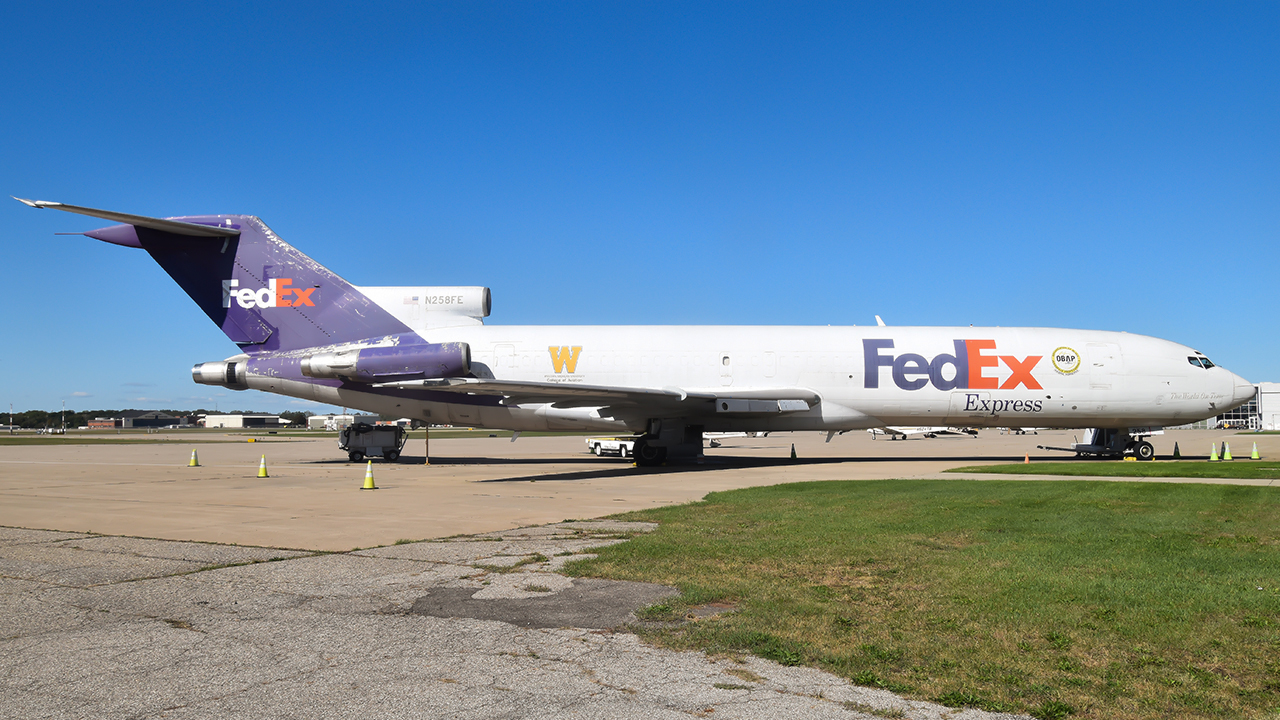 Full size: FedEx Boeing 727-200 N258FE at Battle Creek Kalamazoo International Airport