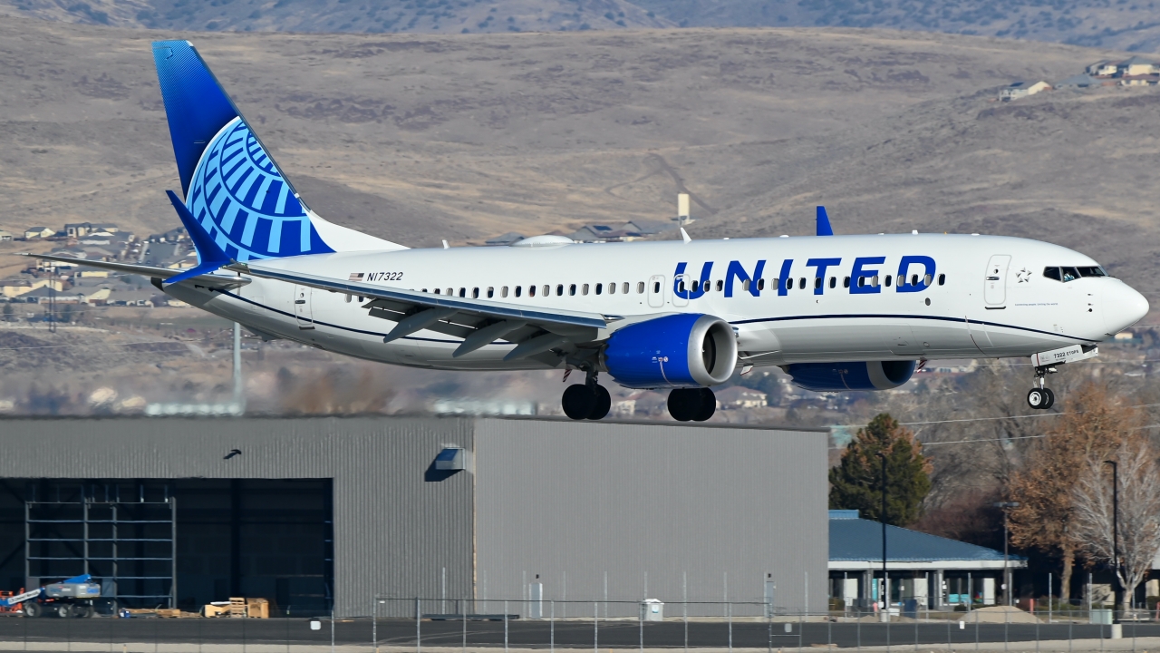 Full size: United Airlines Boeing 737 MAX 8 N17322 at Reno/Tahoe International Airport