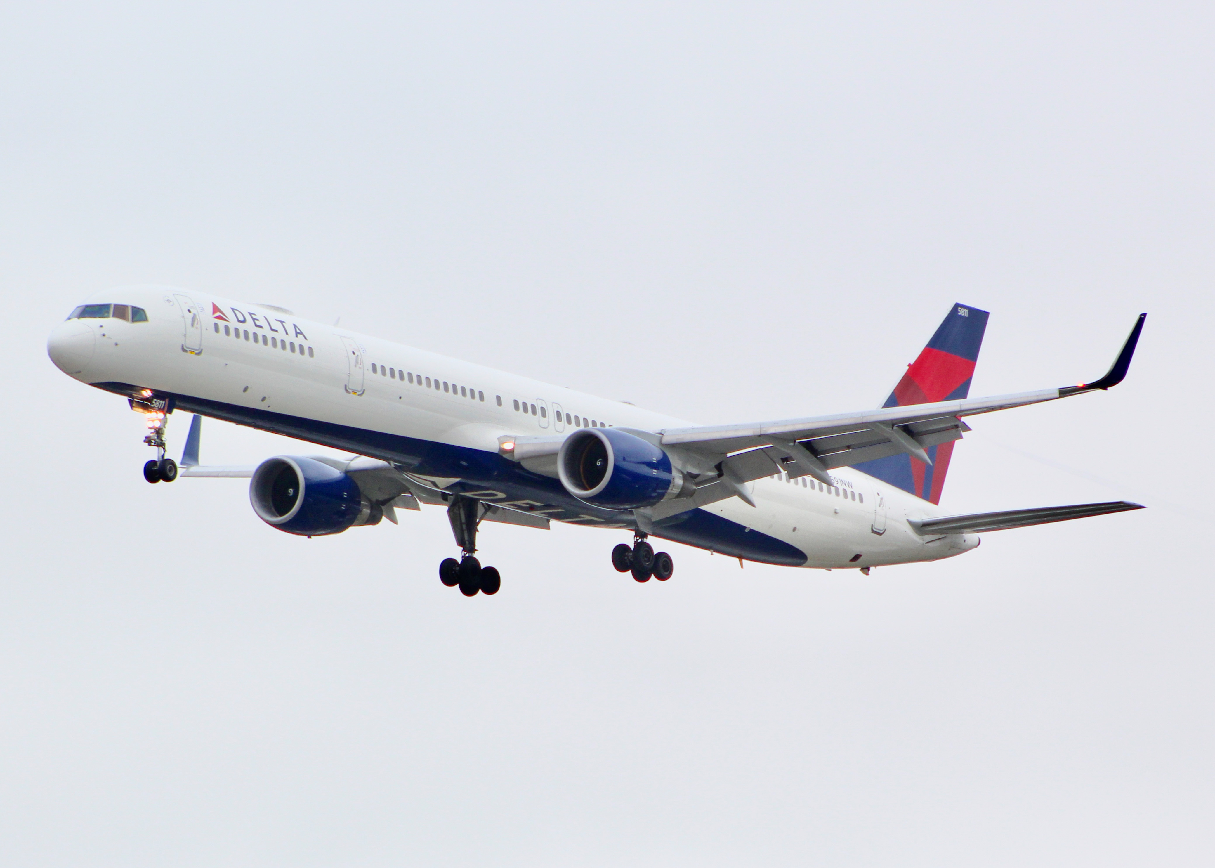 Full size: Delta Airlines Boeing 757-300 N591NW at Orlando International Airport