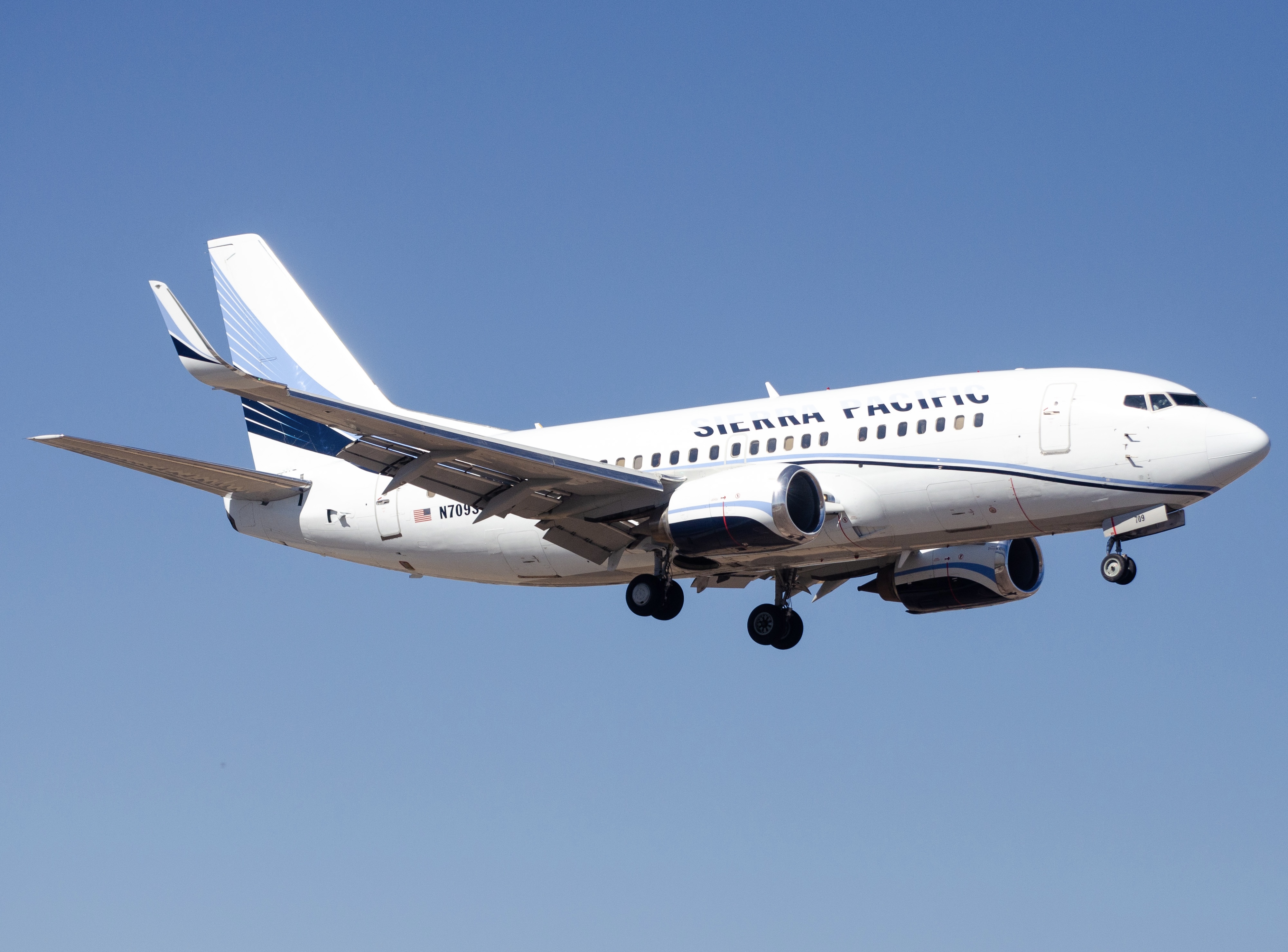 Full size: Sierra Pacific Airlines Boeing 737-500 N709S at Phoenix Sky Harbor International Airport