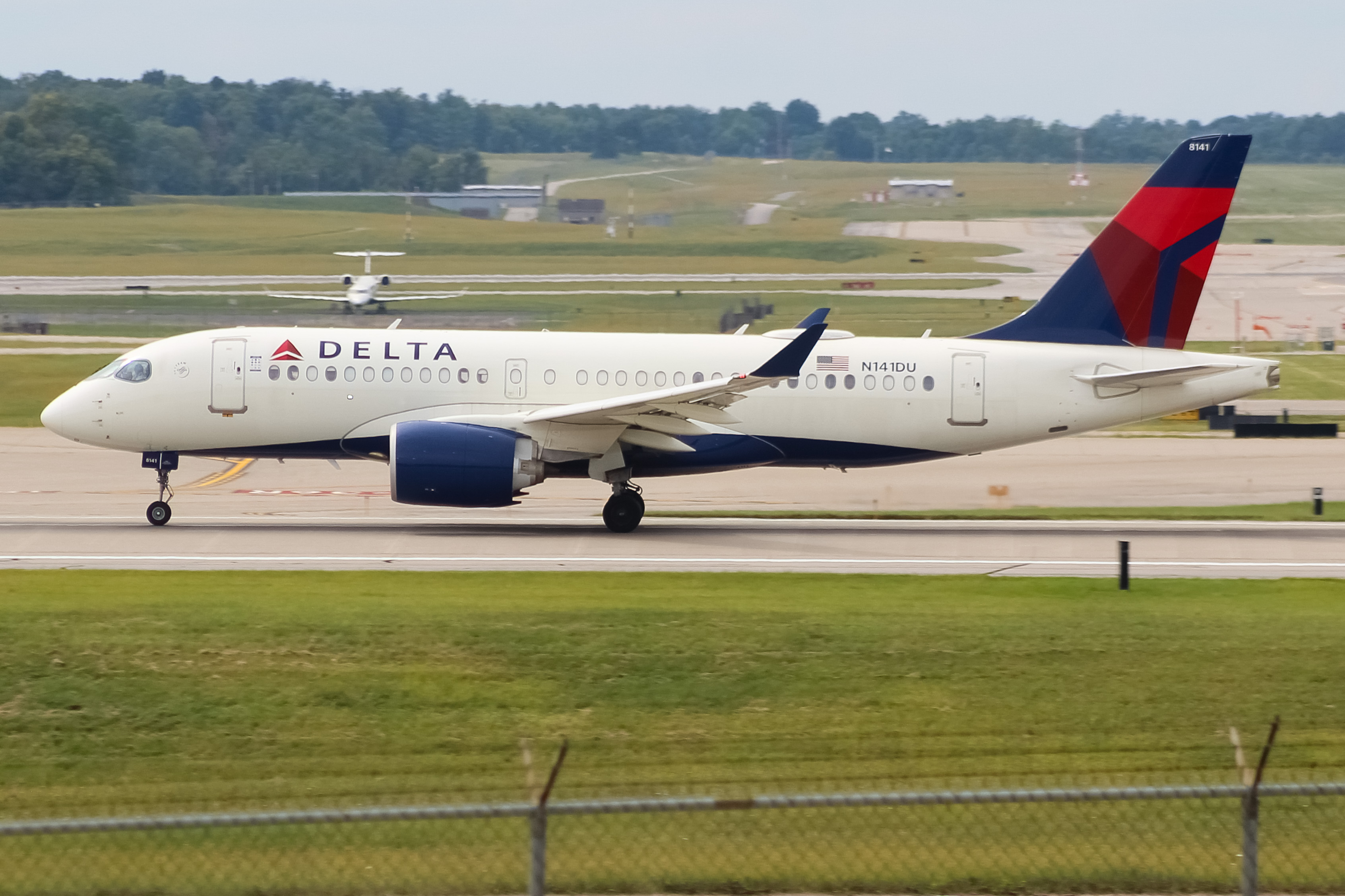 Full size: Delta Airlines Airbus A220-100 N141DU at Cincinnati/Northern Kentucky International Airport