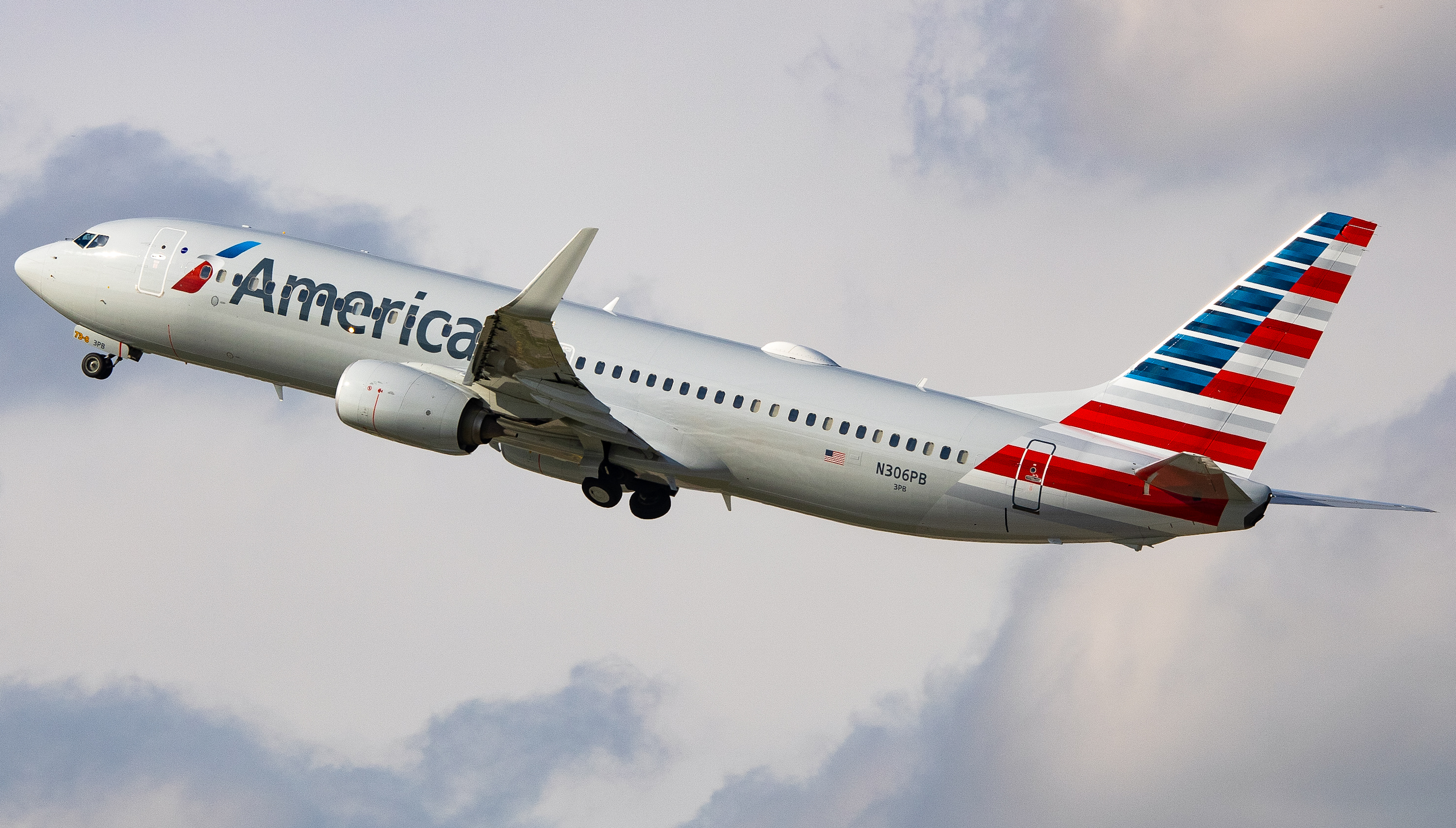 Full size: American Airlines Boeing 737-800 N306PB at Chicago O'Hare International Airport