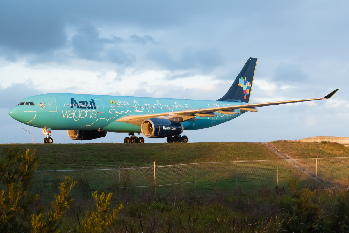 Full size: Azul  Airbus A330-200 PR-AIU at Orlando International Airport