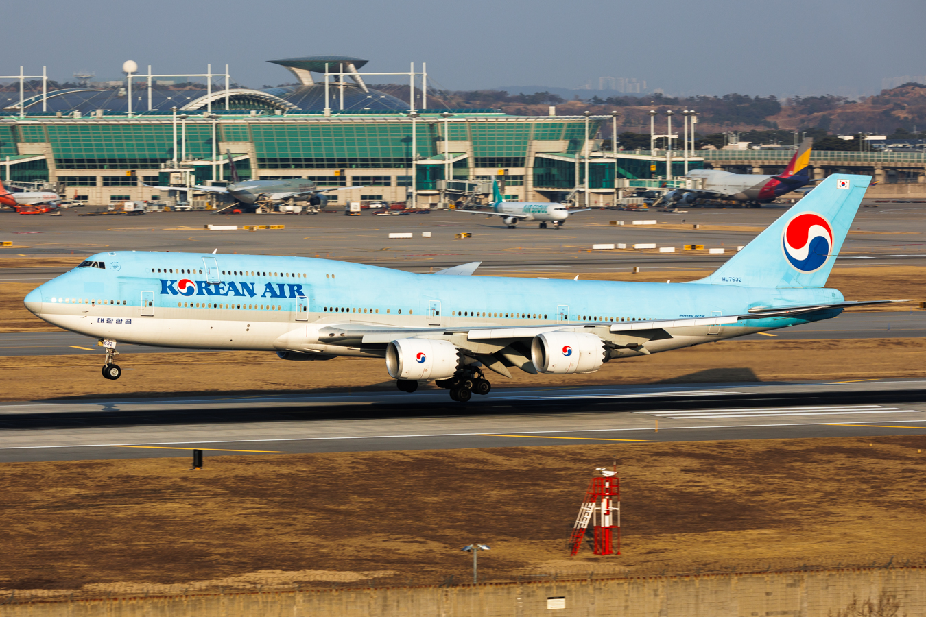 Full size: Korean Air Boeing 747-8i HL7632 at Seoul-Incheon International Airport