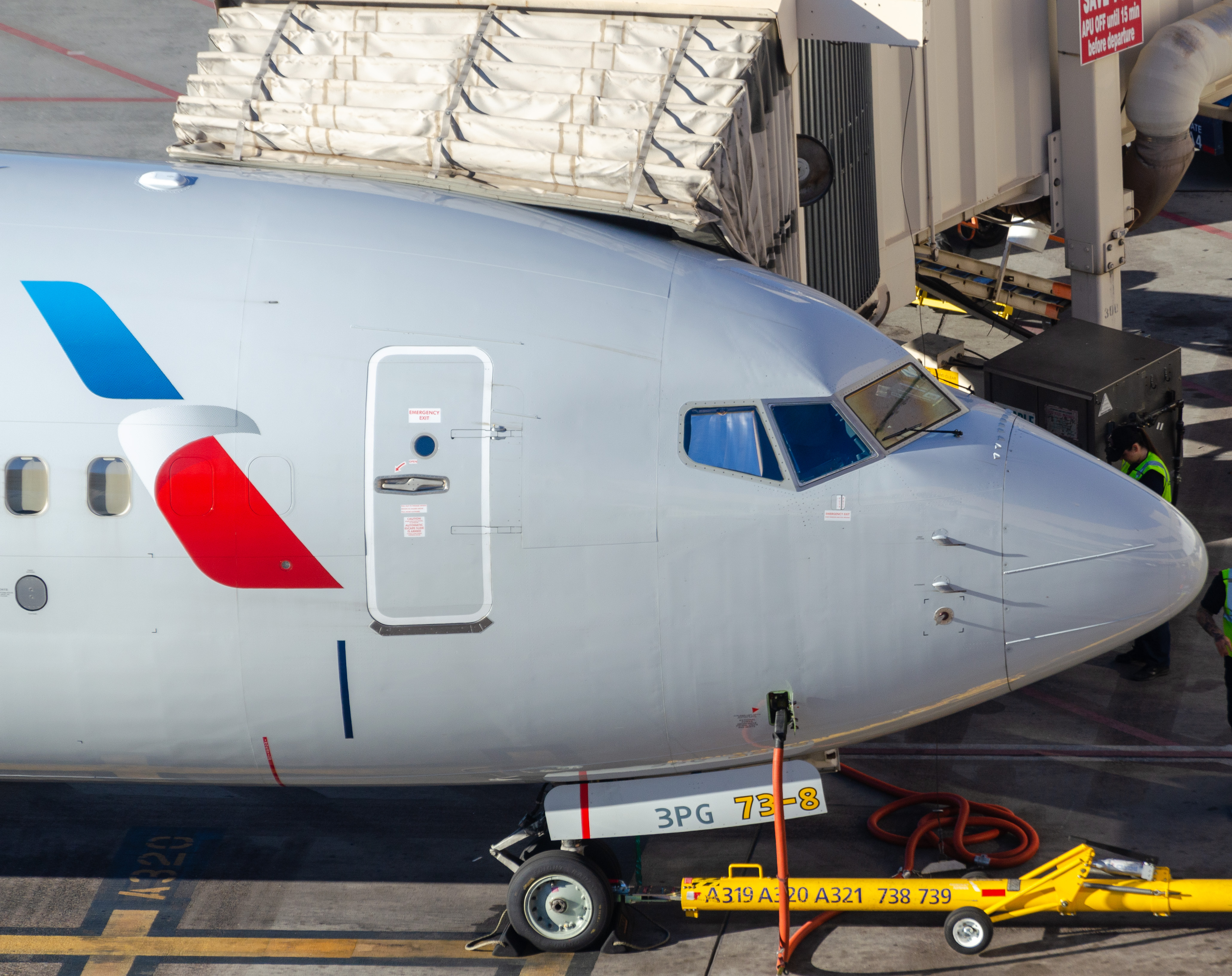 Full size: American Airlines Boeing 737-800 N317PG at Phoenix Sky Harbor International Airport