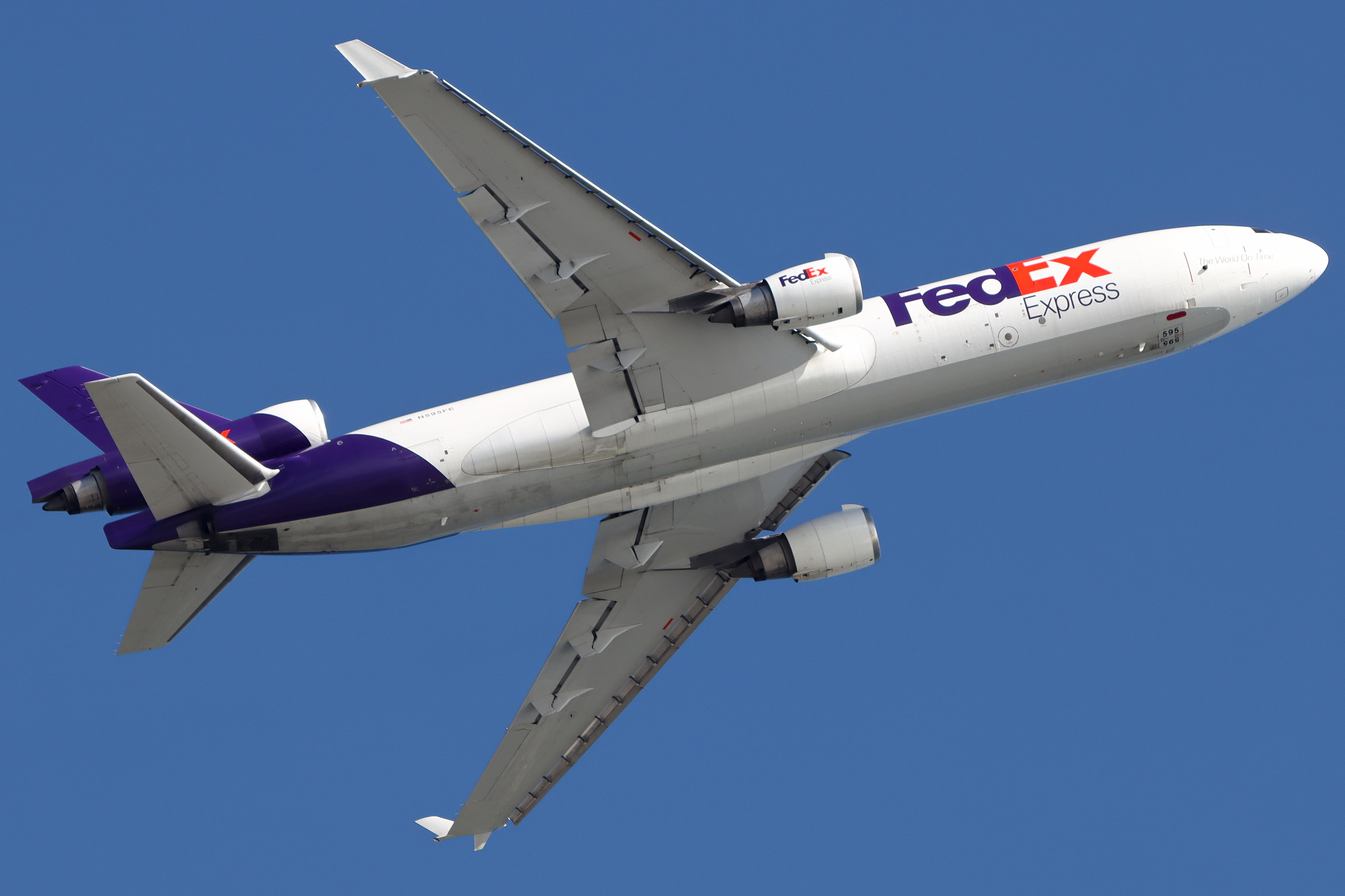Full size: FedEx McDonnell Douglas MD-11F N595FE at Hong Kong International Airport