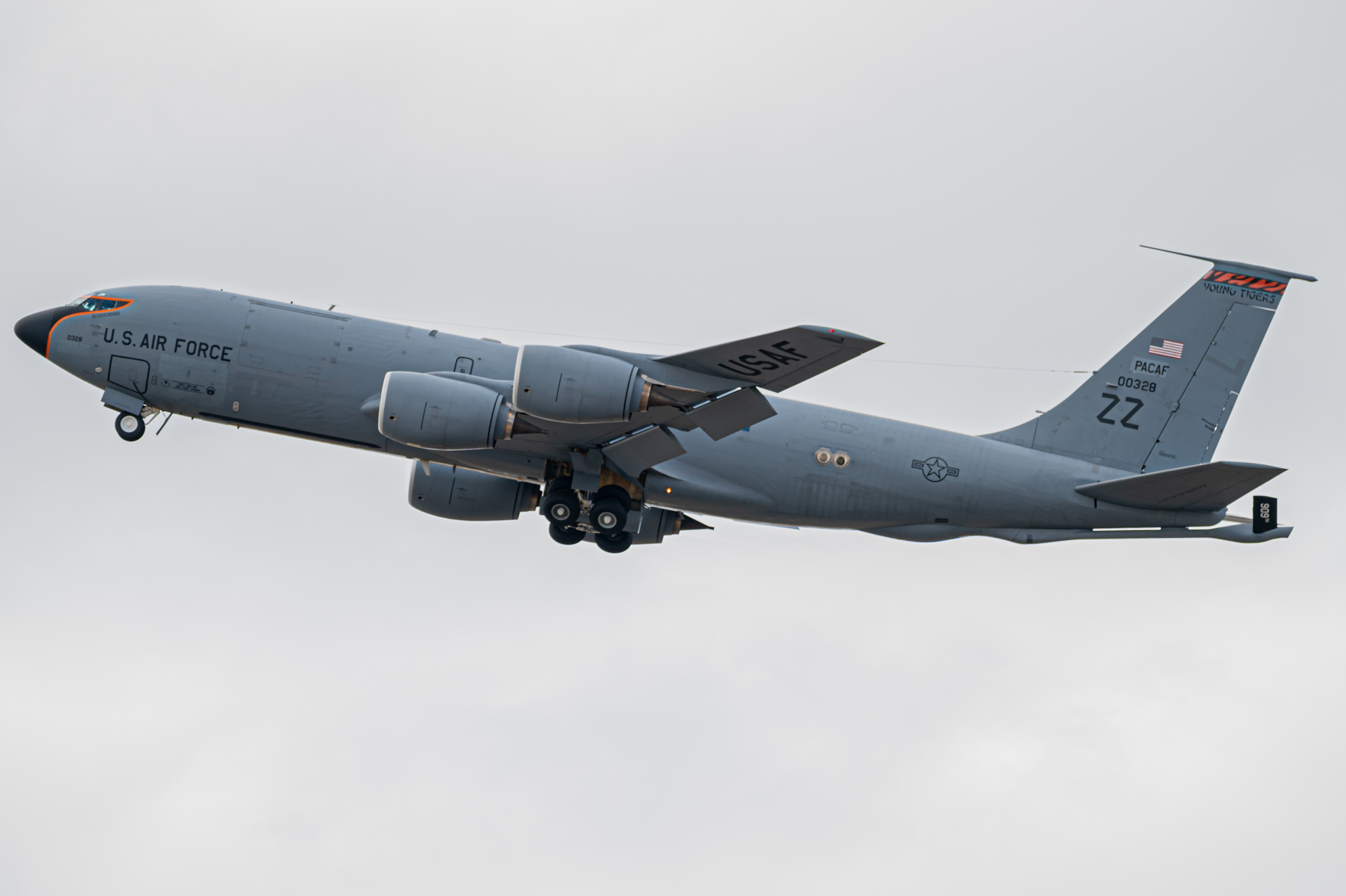 Full size: USAF - United States Air Force Boeing KC-135 Stratotanker 60-0328 at Daniel K Inouye International Airport