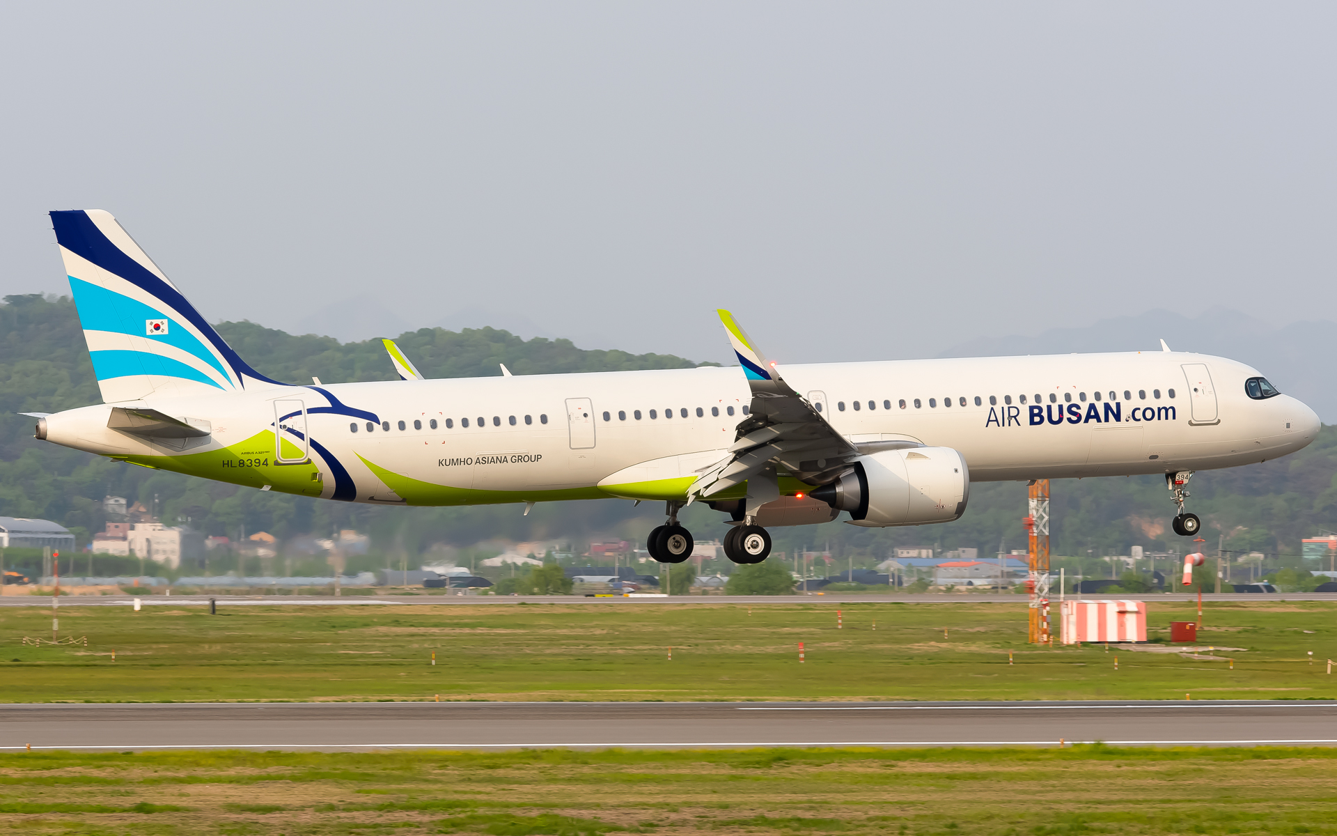 Full size: Air Busan A321neo HL8394 at Seoul-Gimpo International Airport