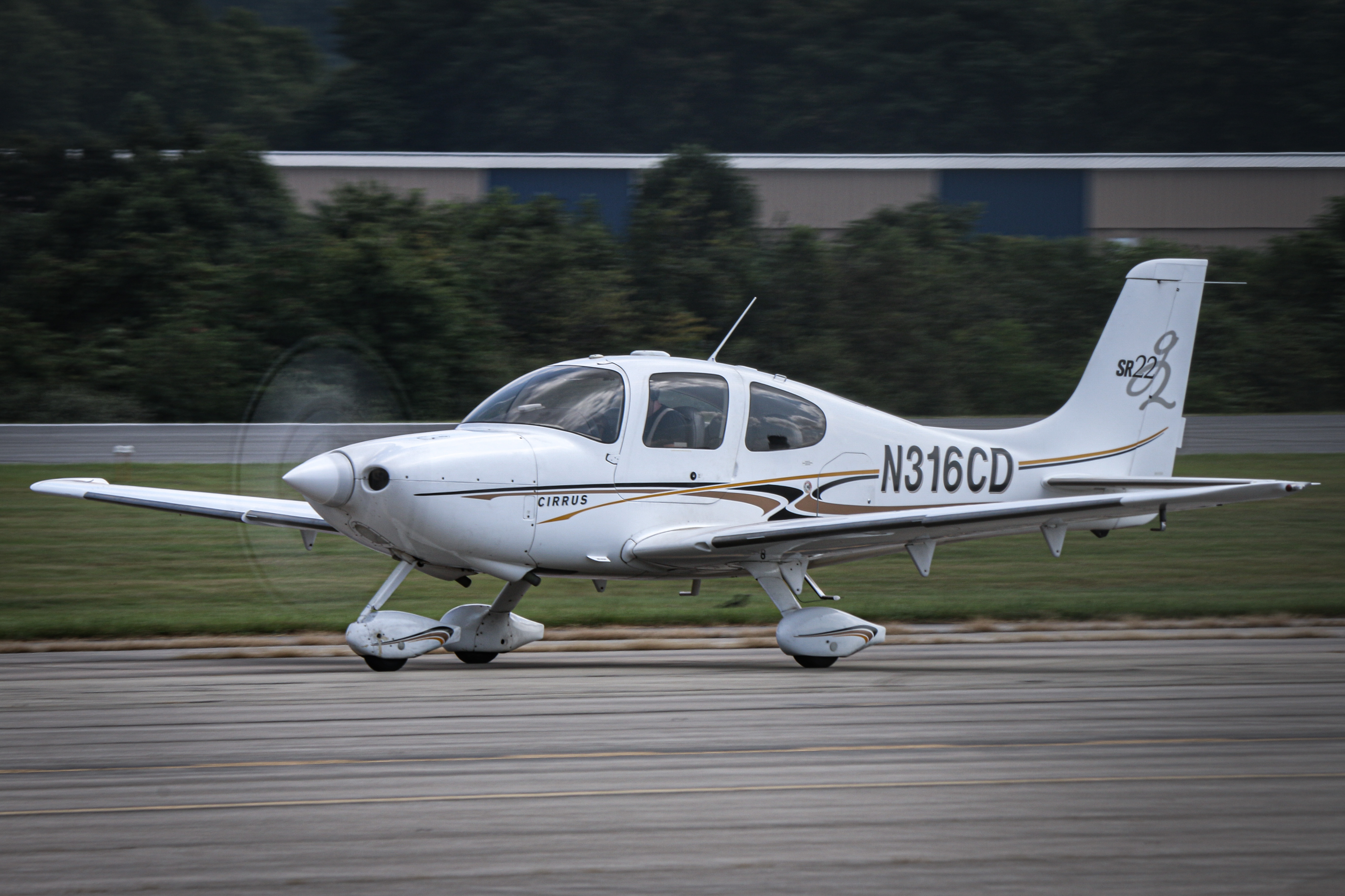 Full size: PRIVATE Cirrus SR-22 N316CD at Morgantown Municipal Airport