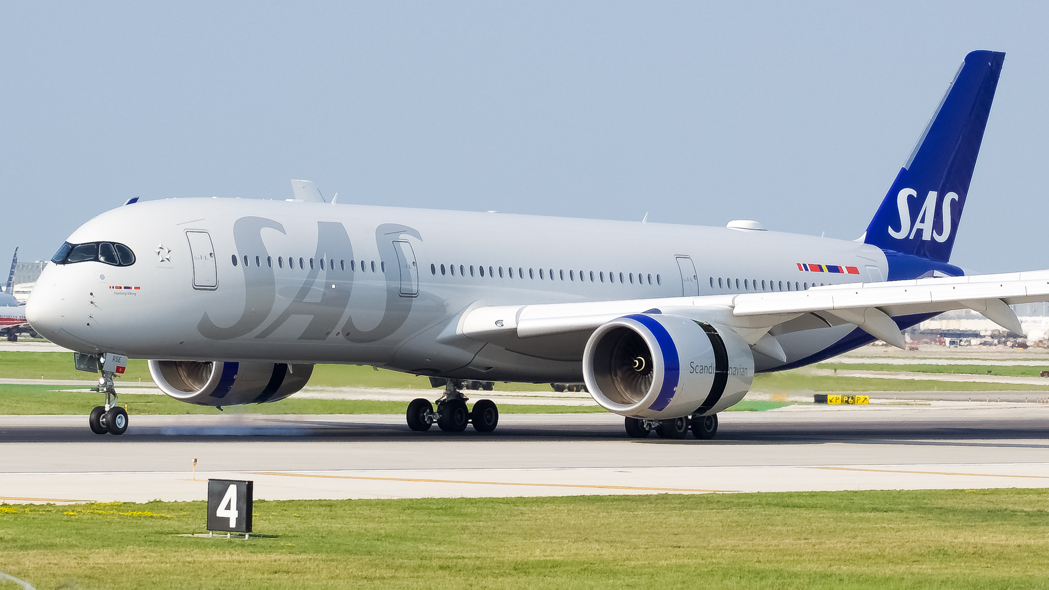 Full size: Scandinavian Airlines Airbus A350-900 SE-RSE at Chicago O'Hare International Airport