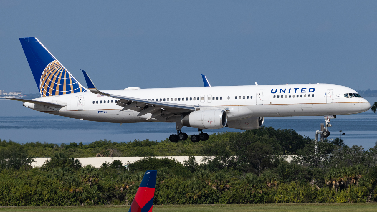 Full size: United Airlines Boeing 757-200 N13110 at Tampa International Airport