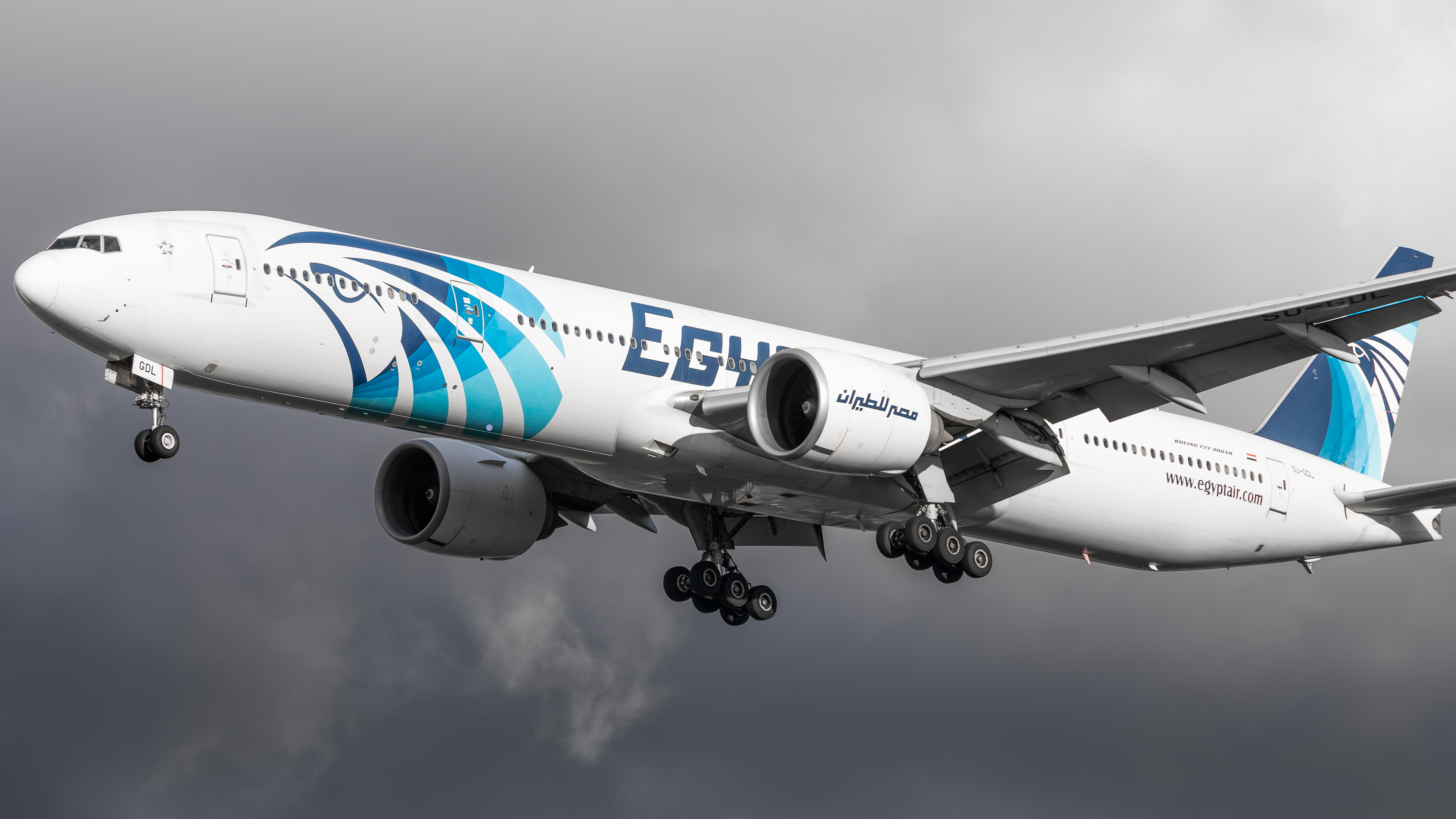 Full size: EgyptAir Boeing 777-300ER SU-GDL at London Heathrow International Airport