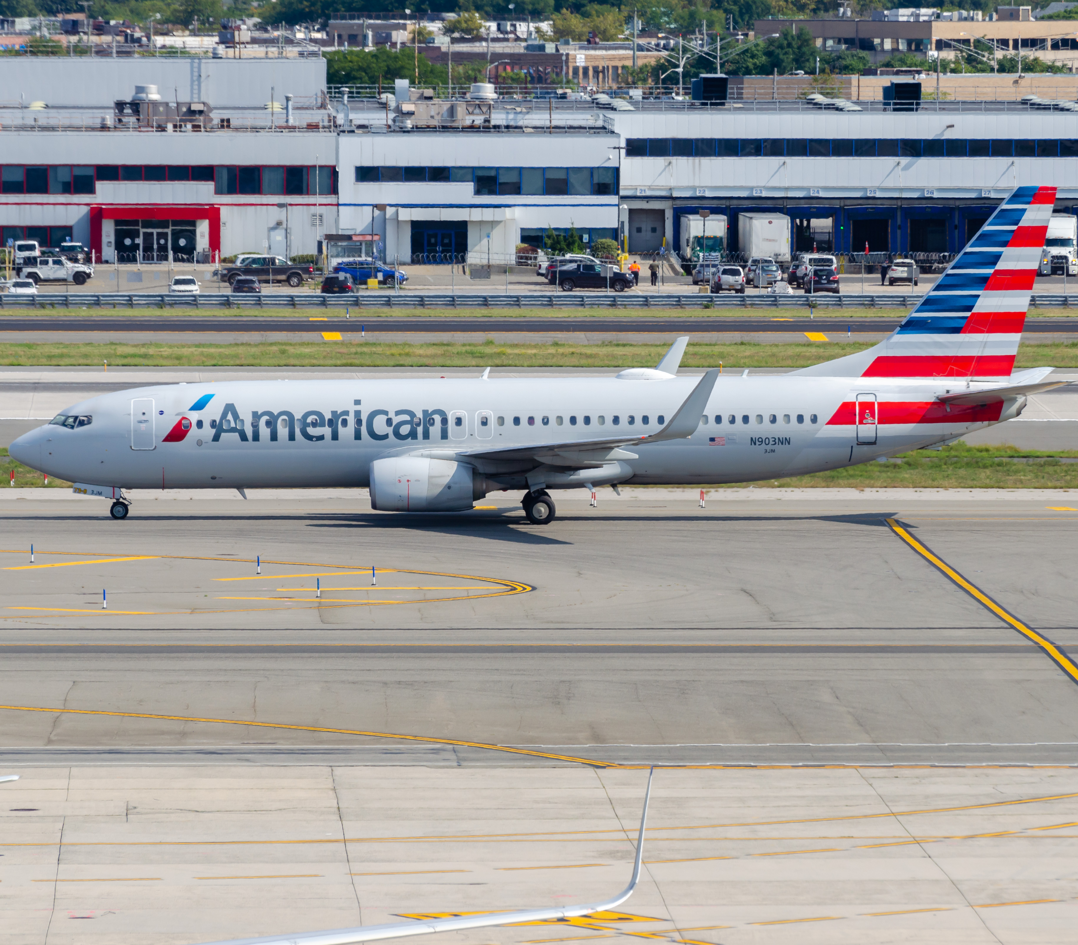 Full size: American Airlines Boeing 737-800 N903NN at John F. Kennedy International Airport