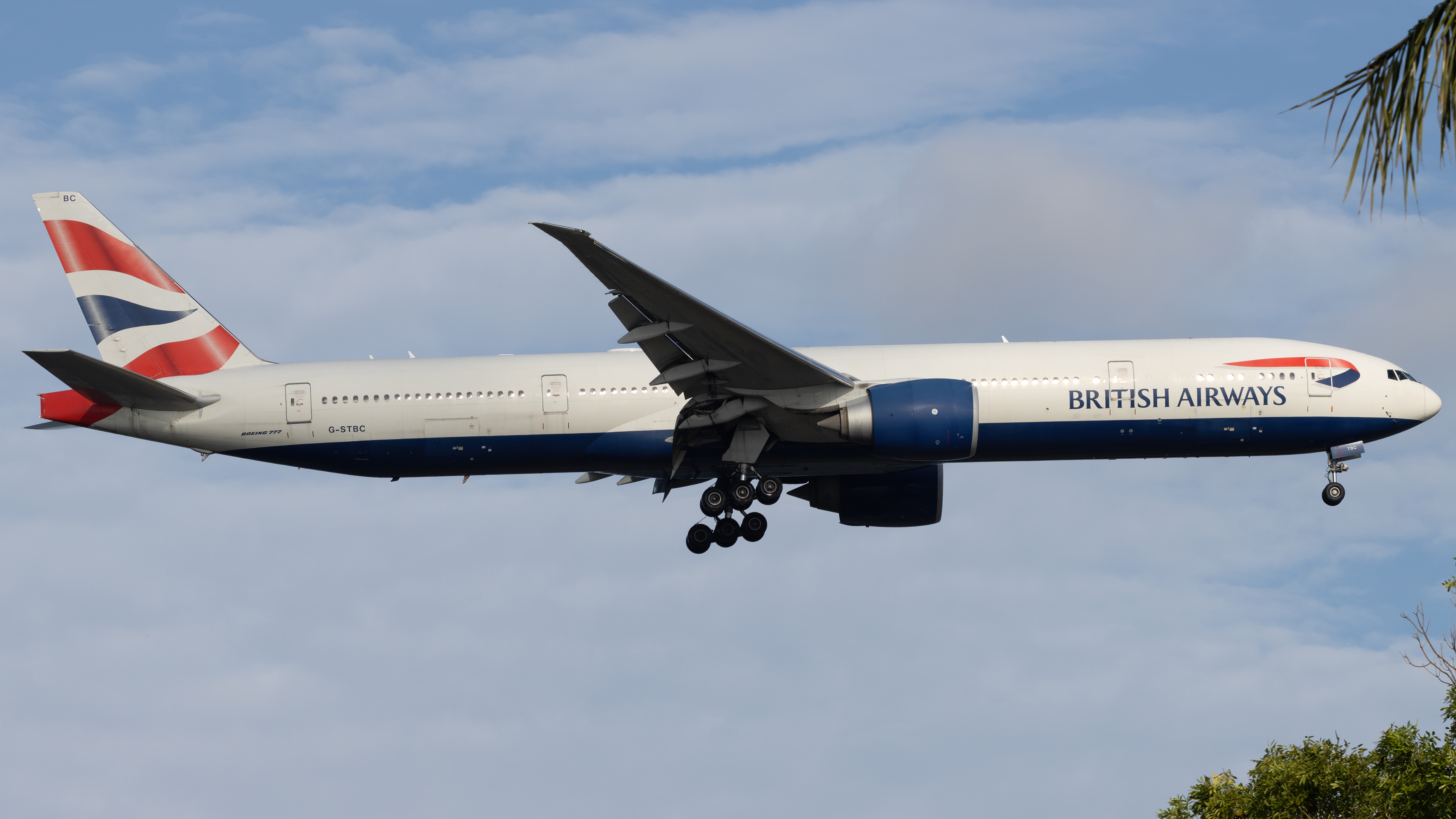 Full size: British Airways Boeing 777-300ER G-STBC at Singapore-Changi Airport
