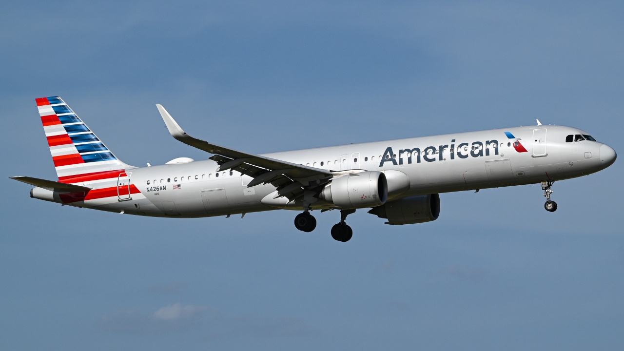 Full size: American Airlines Airbus A321NEO N426AN at Dallas-Fort Worth International Airport
