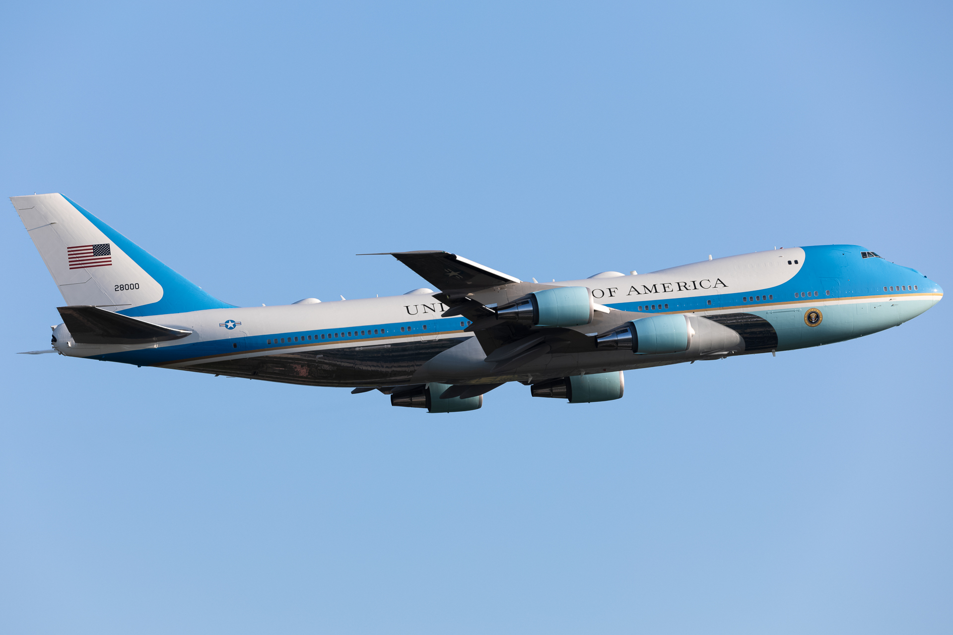 Full size: USAF - United States Air Force Boeing VC-25A 82-8000 at London Heathrow International Airport