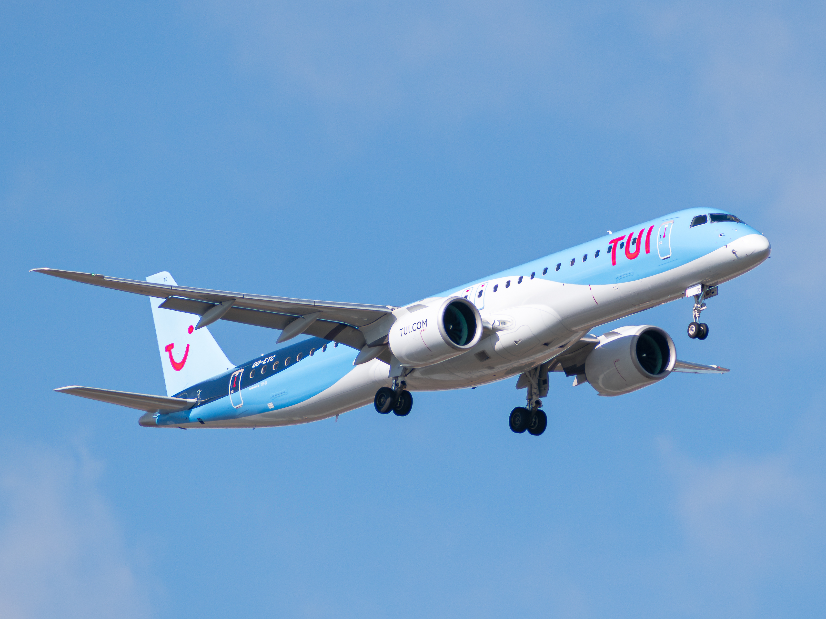 Full size: TUI fly Belgium Embraer E195-E2 OO-ETC at Tenerife South Airport