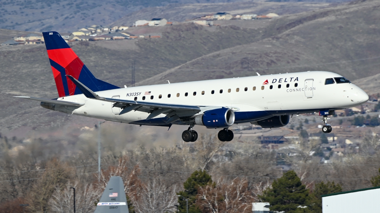 Full size: SkyWest Airlines Embraer E175 N303SY at Reno/Tahoe International Airport