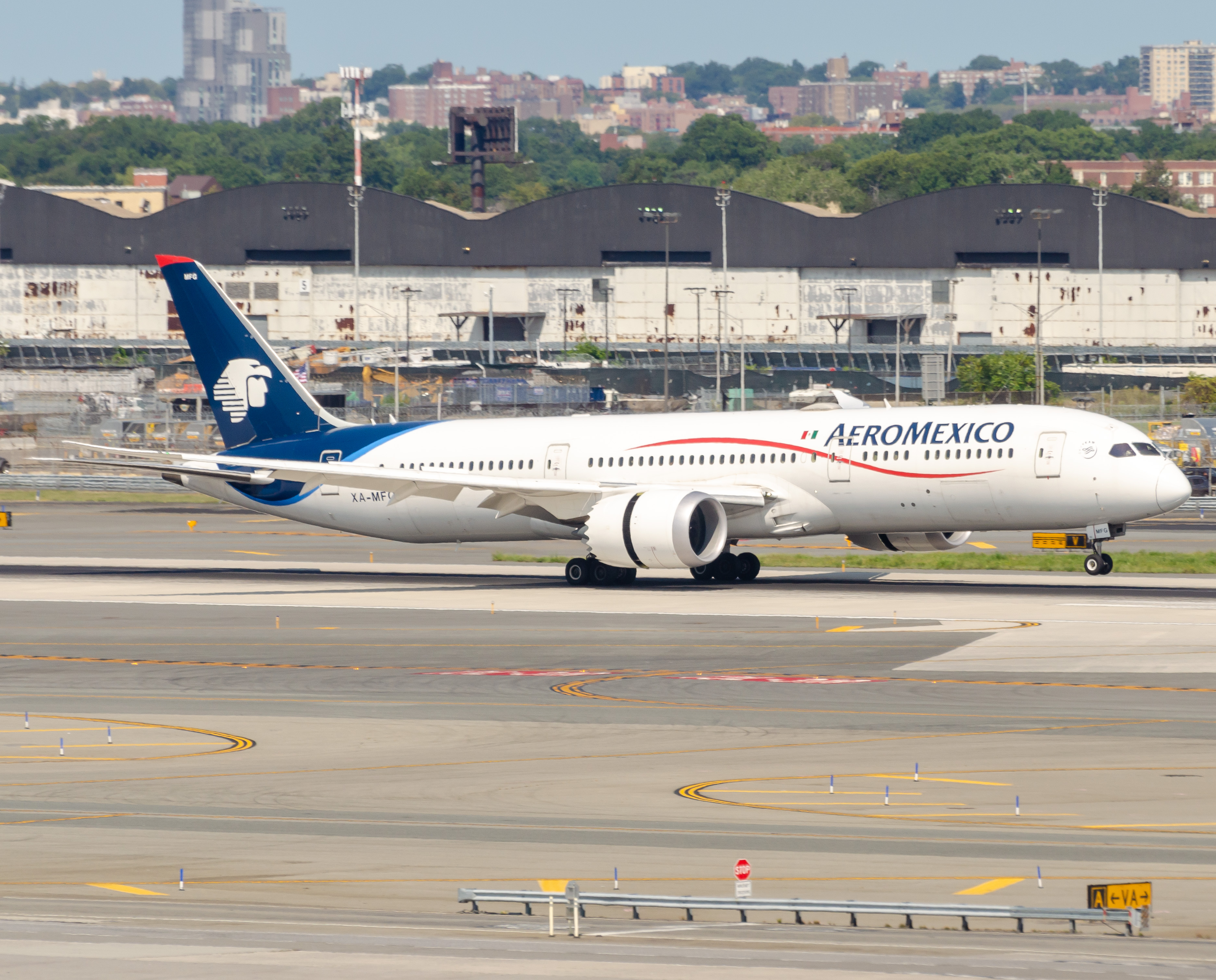 Full size: Aeromexico Boeing 787-9 XA-MFG at John F. Kennedy International Airport