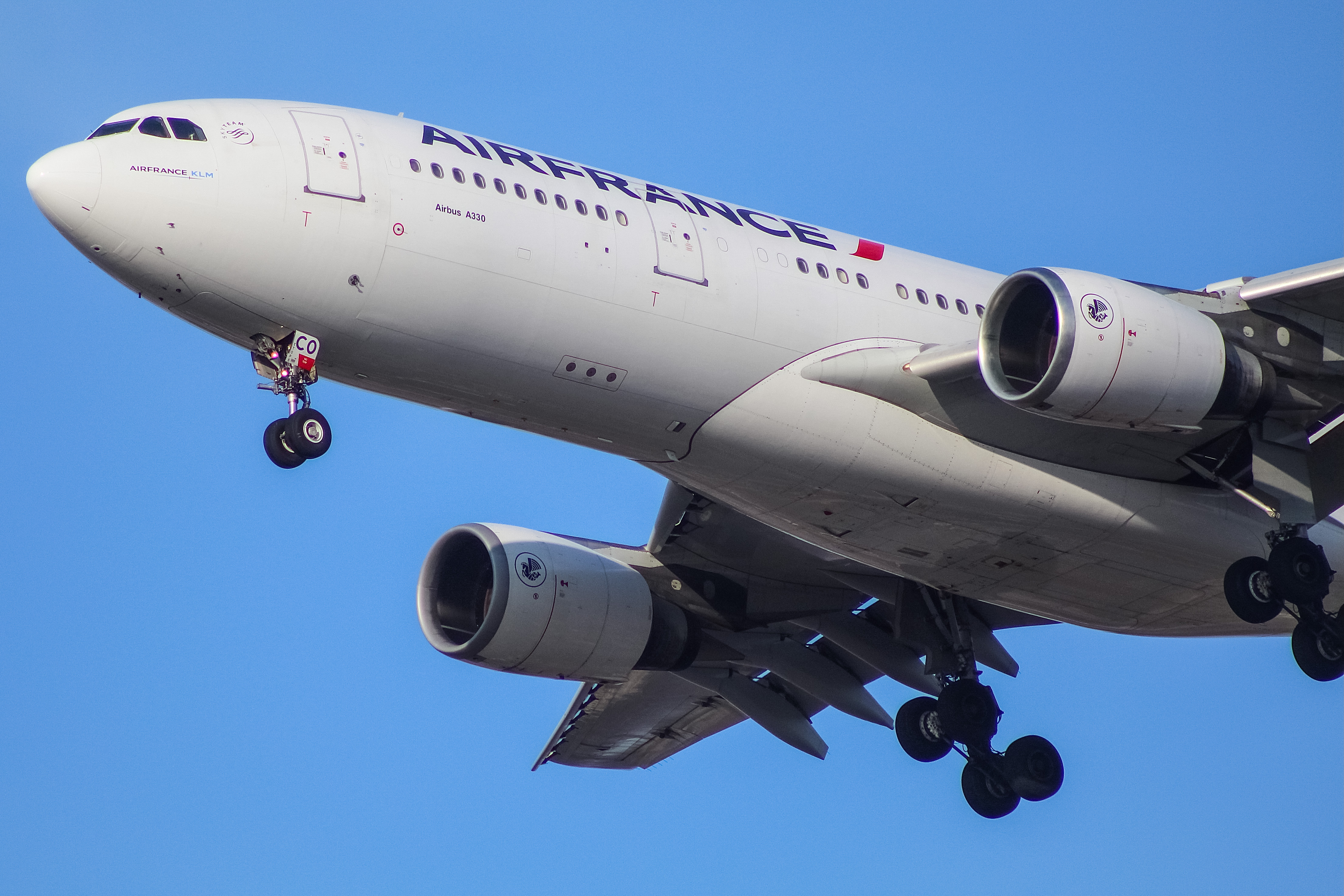 Full size: Air France Airbus A330-200 F-GZCO at Chicago O'Hare International Airport