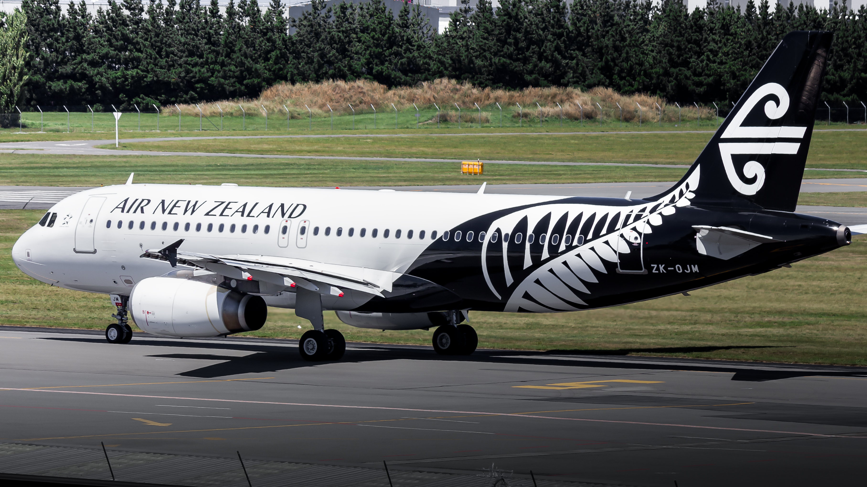 Full size: Air New Zealand Airbus A320 ZK-OJM at Christchurch International Airport