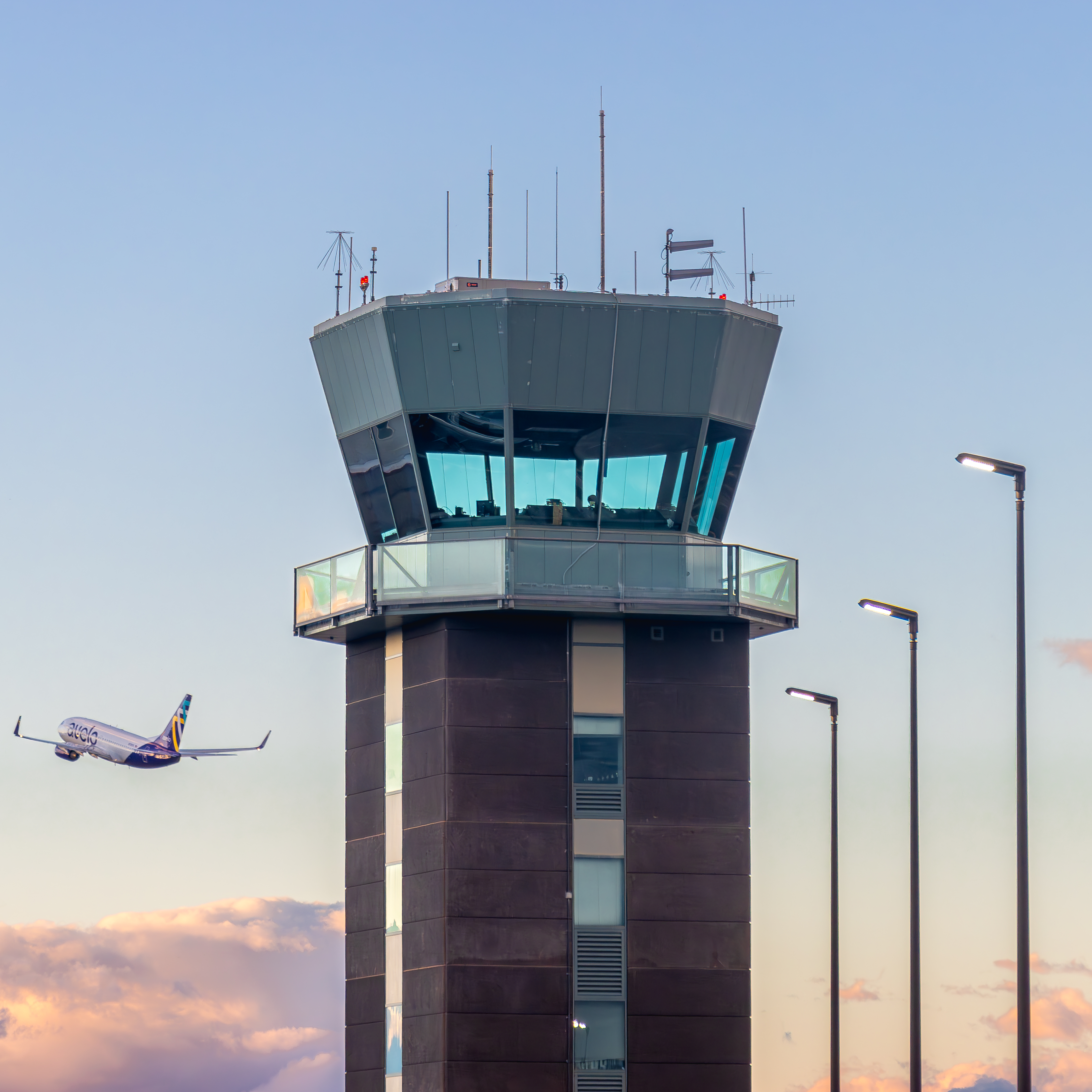 Full size: Airport Photo KRDM at Roberts Field Airport