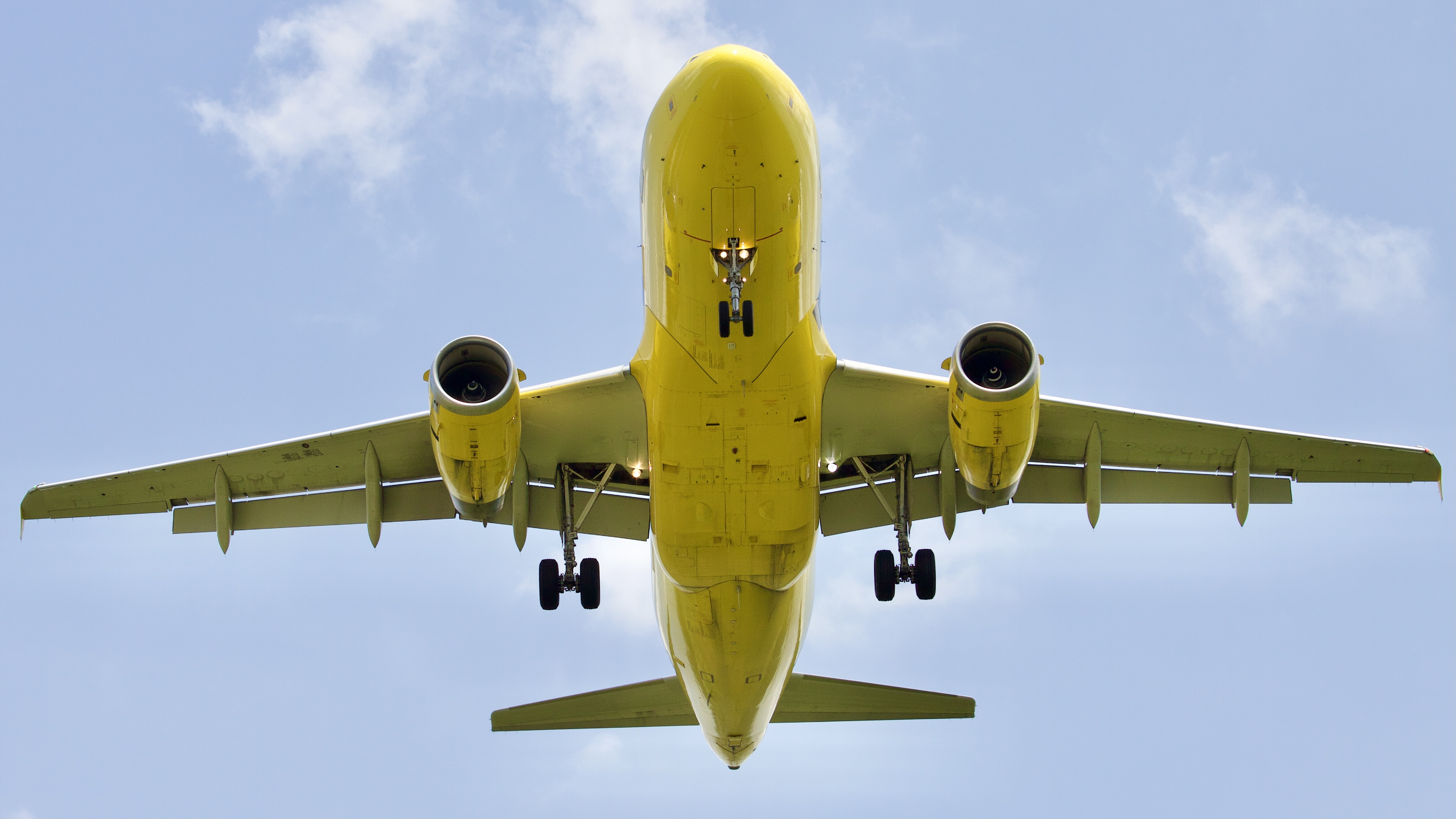 Full size: Spirit Airlines Airbus A319 N529NK at Houston-George Bush Intercontinental Airport
