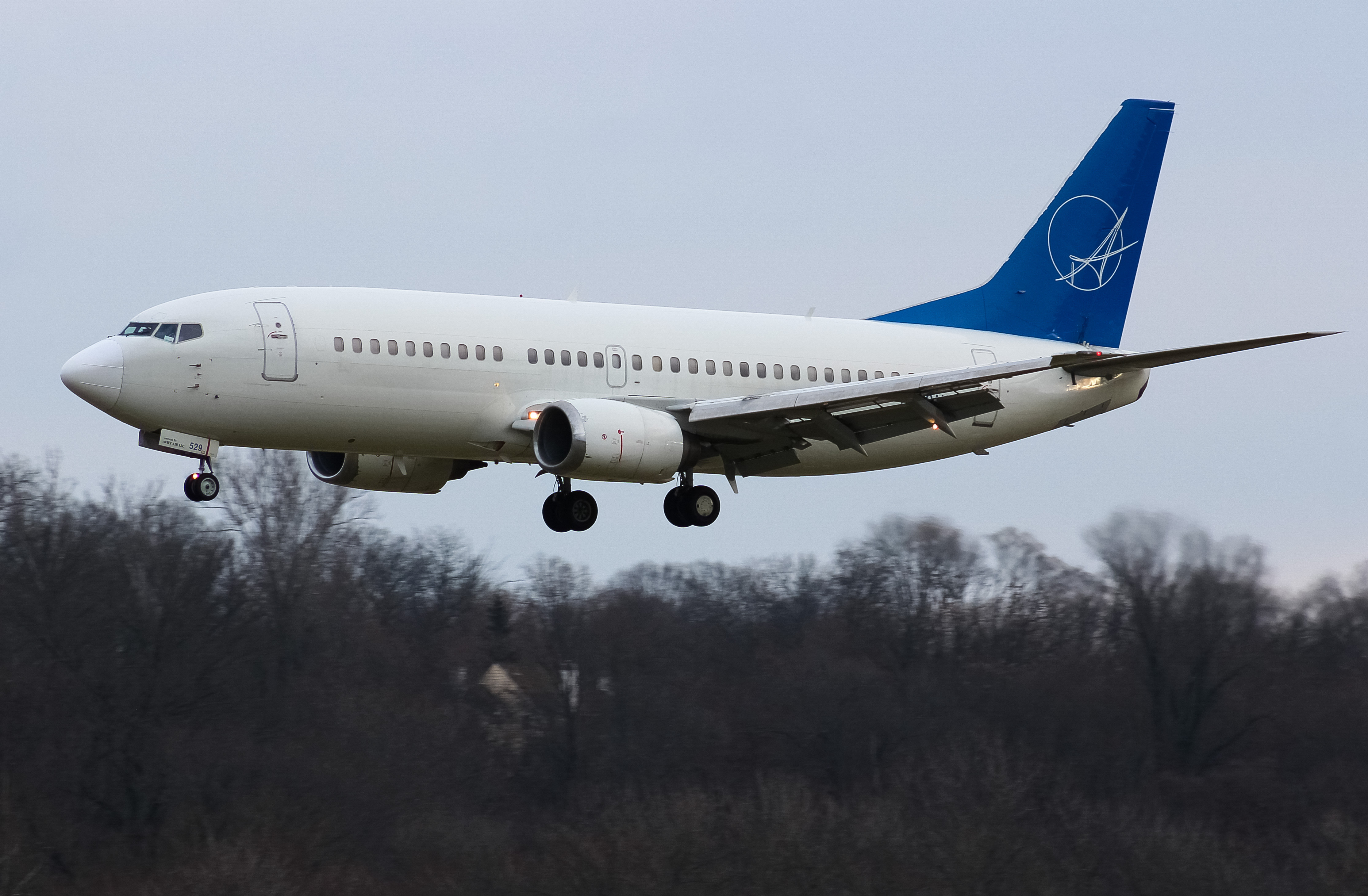 Full size: iAero Airways Boeing 737-300 N529AU at Cincinnati Municipal Airport/Lunken Field