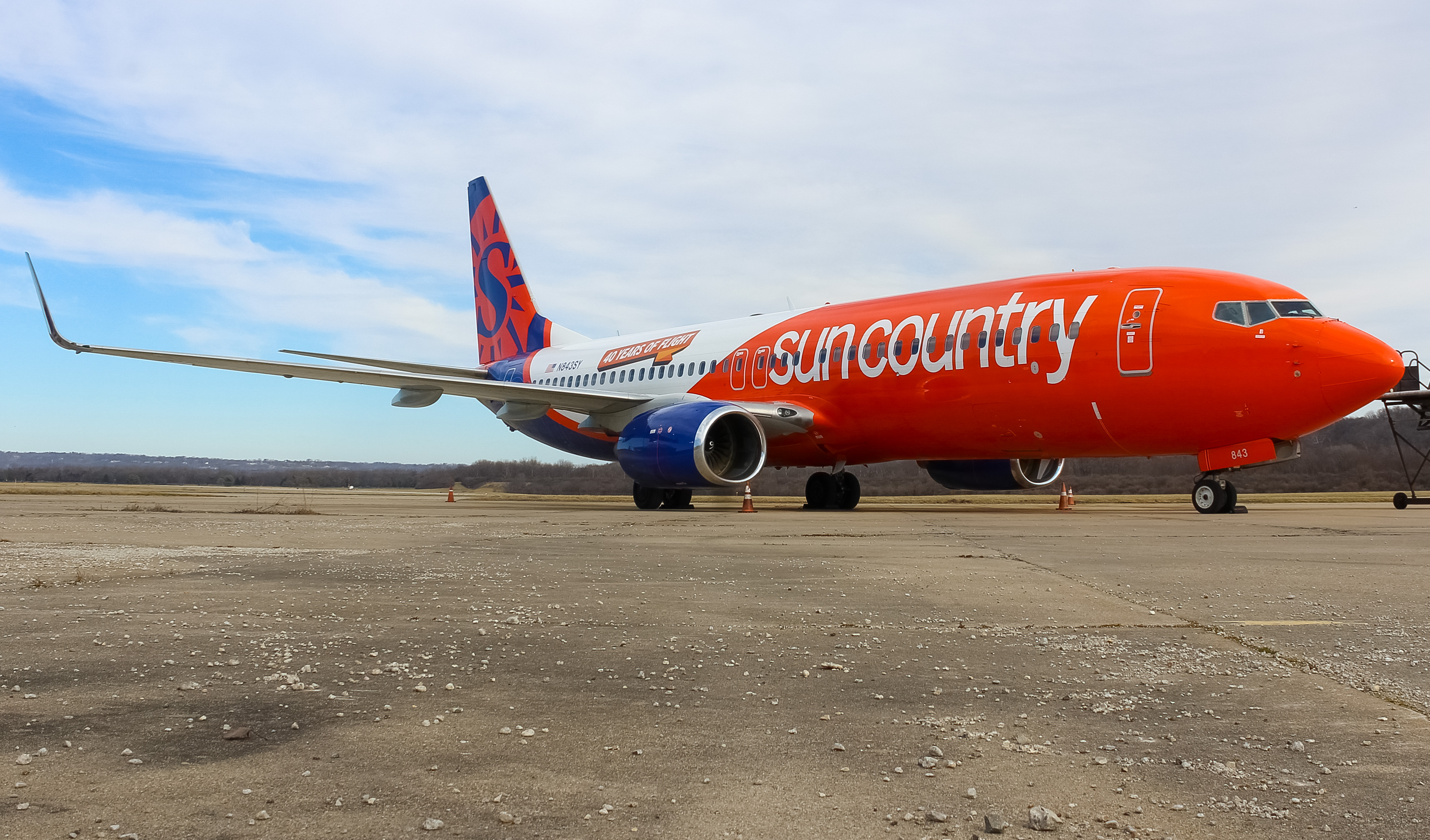 Full size: Sun Country Airlines Boeing 737-800 N843SY at Cincinnati Municipal Airport/Lunken Field