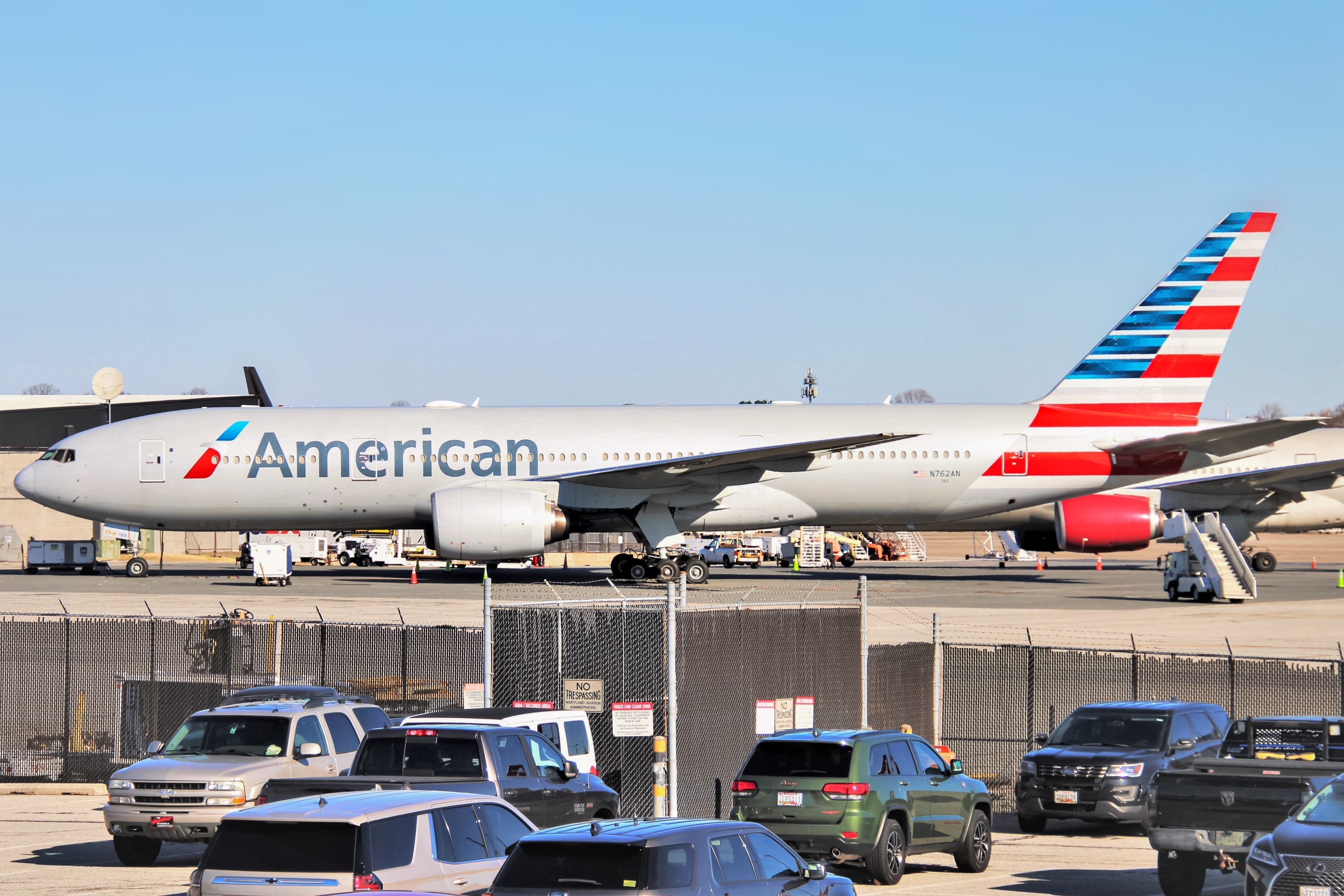 Full size: American Airlines Boeing 777-200ER N762AN at Baltimore/Washington International Thurgood Marshall Airport