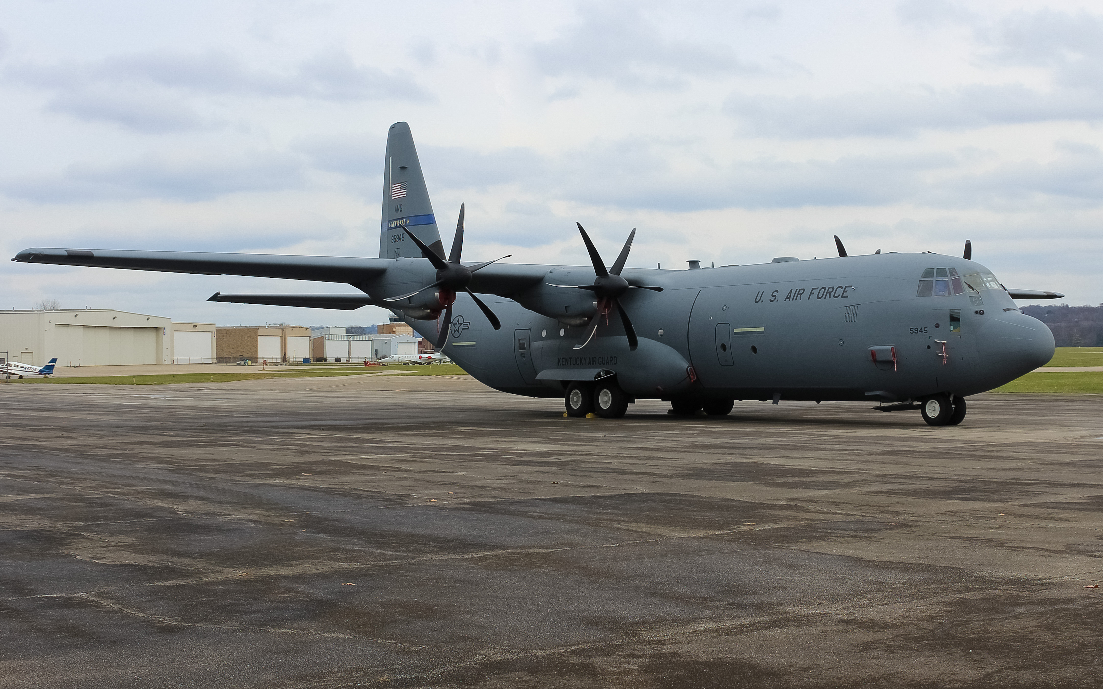 Full size: USAF - United States Air Force Lockheed C-130J Hercules 19-5945 at Cincinnati Municipal Airport/Lunken Field