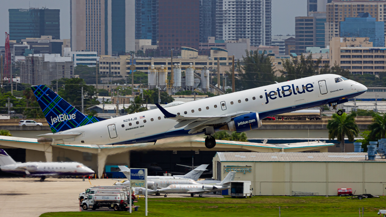 Full size: JetBlue Airways Embraer E190 N284JB at Fort Lauderdale/Hollywood International Airport
