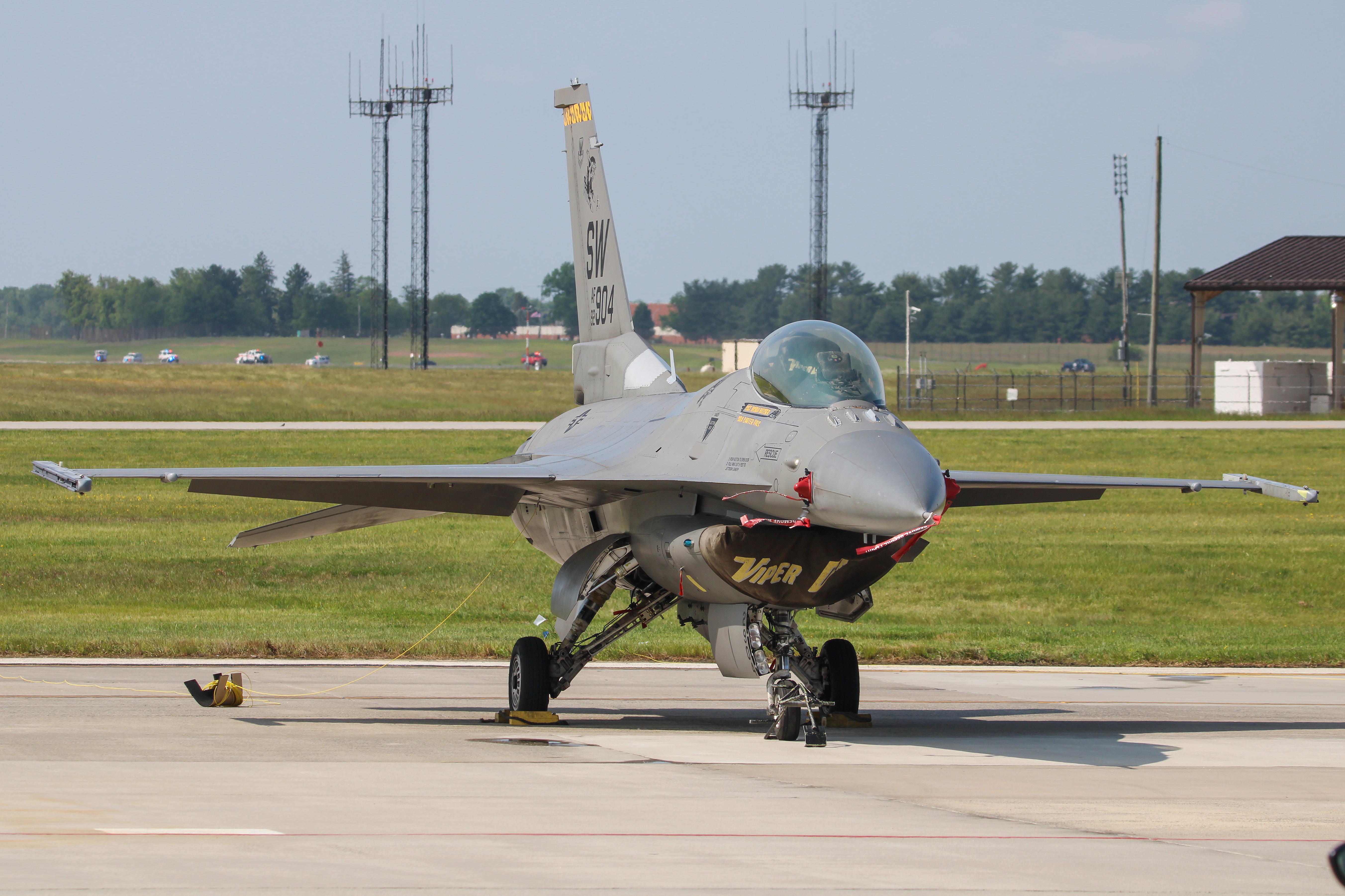 Full size: USAF - United States Air Force General Dynamics F-16 Fighting Falcon 92-3904 at McGuire Field (Joint Base Mc Guire Dix Lakehurst) Airport