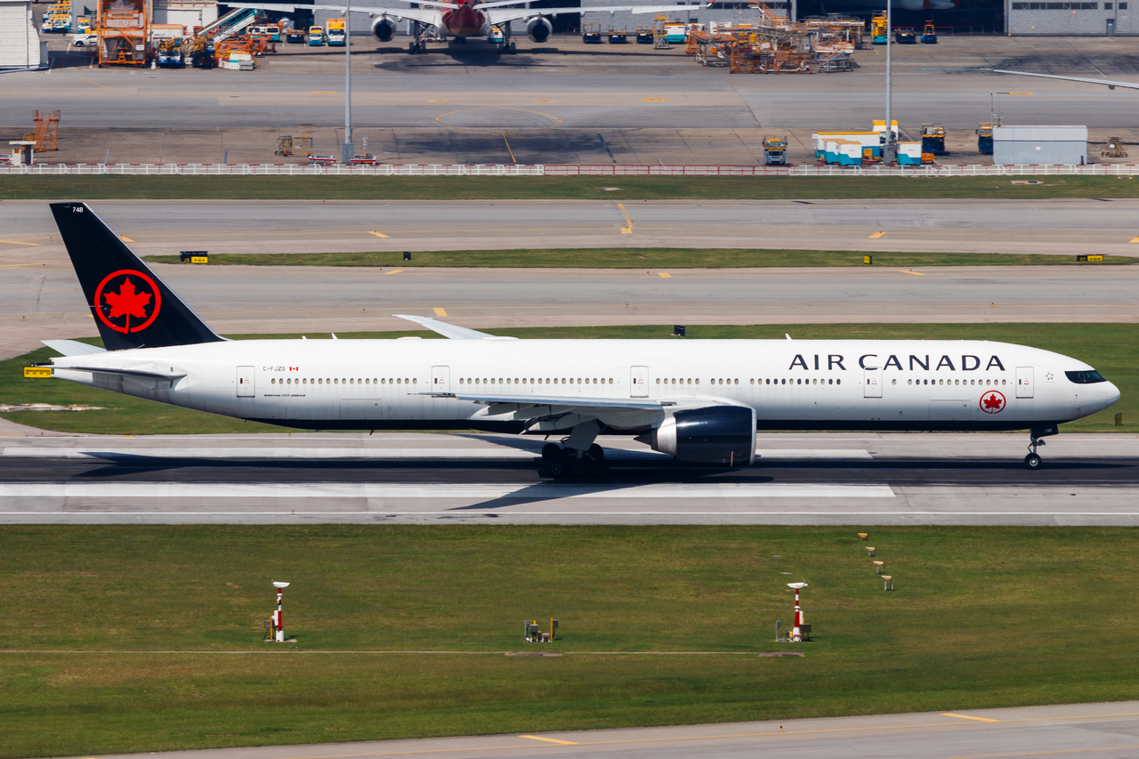 Full size: Air Canada Boeing 777-300ER C-FJZS at Hong Kong International Airport