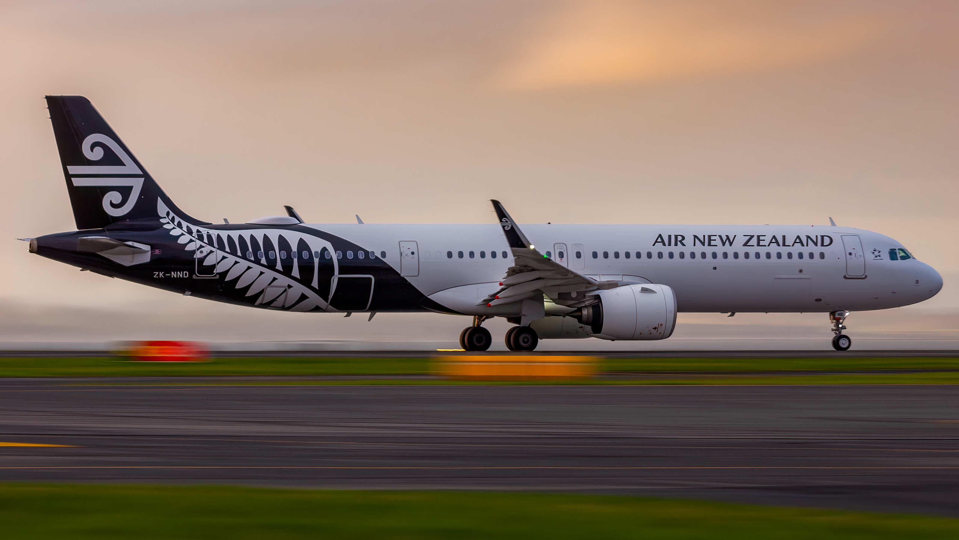 Full size: Air New Zealand Airbus A321NEO ZK-NND at Auckland International Airport