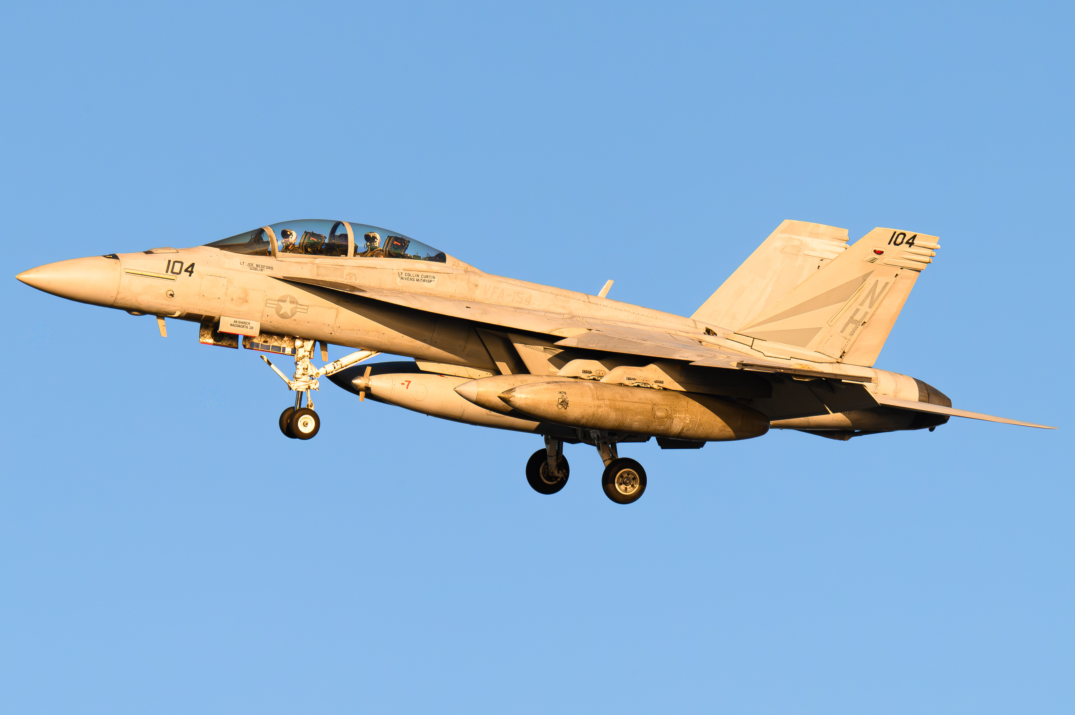 Full size: USN - United States Navy Boeing F/A-18E/F Super Hornet 166668 at North Island NAS