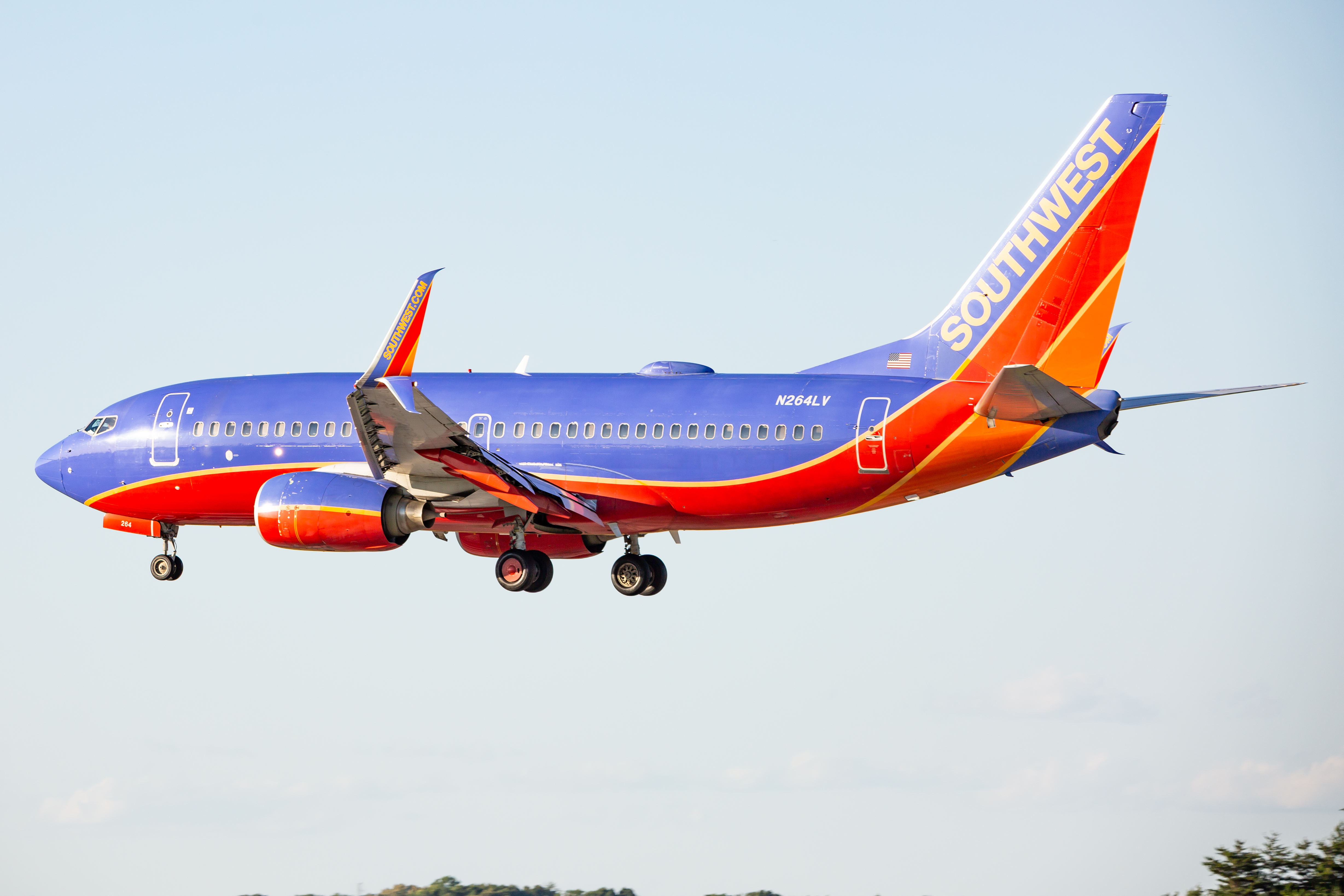 Full size: Southwest Airlines Boeing 737-700 N264LV at Baltimore/Washington International Thurgood Marshall Airport
