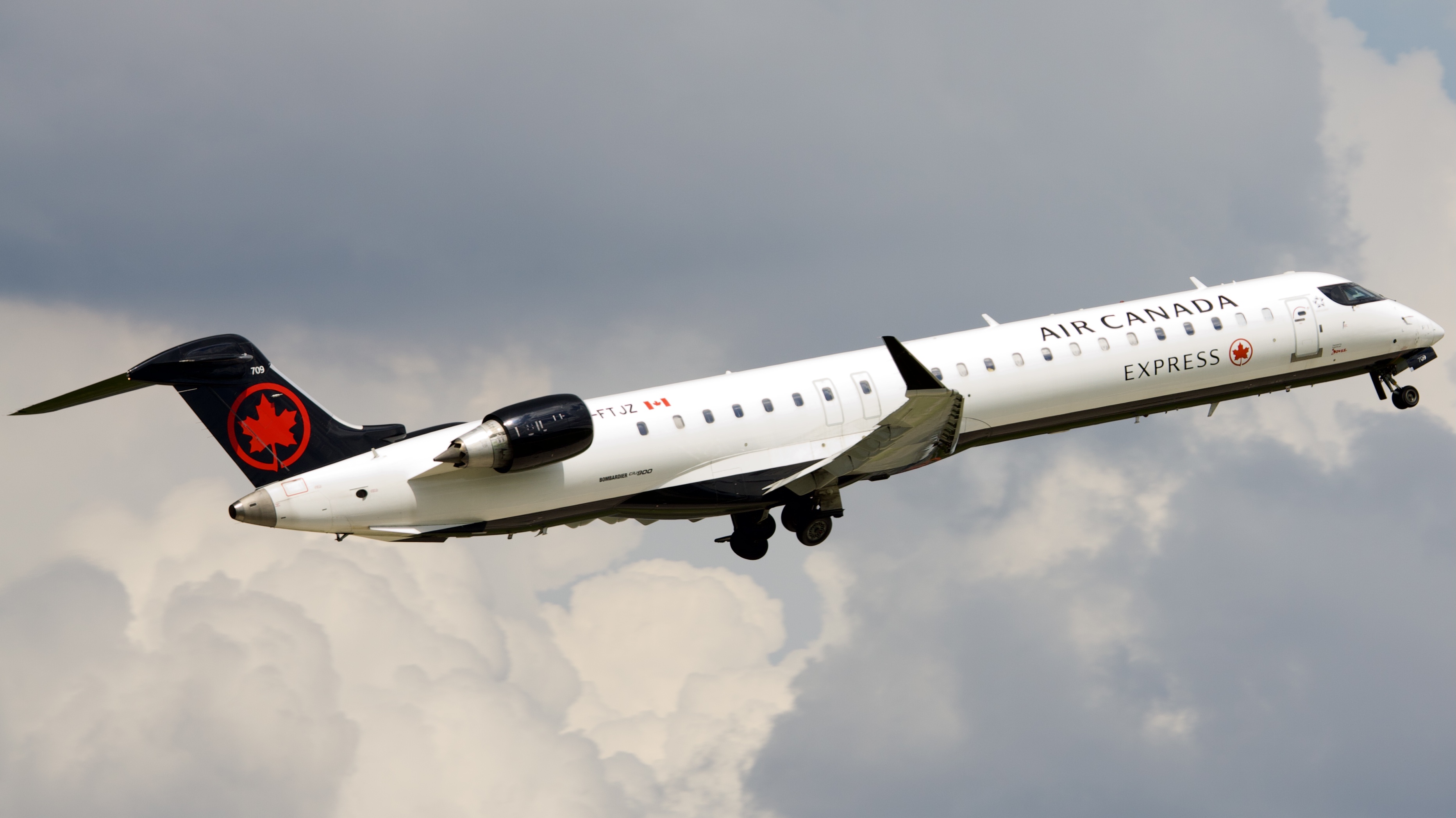 Full size: Air Canada Express Mitsubishi CRJ-900 C-FTJZ at Houston-George Bush Intercontinental Airport