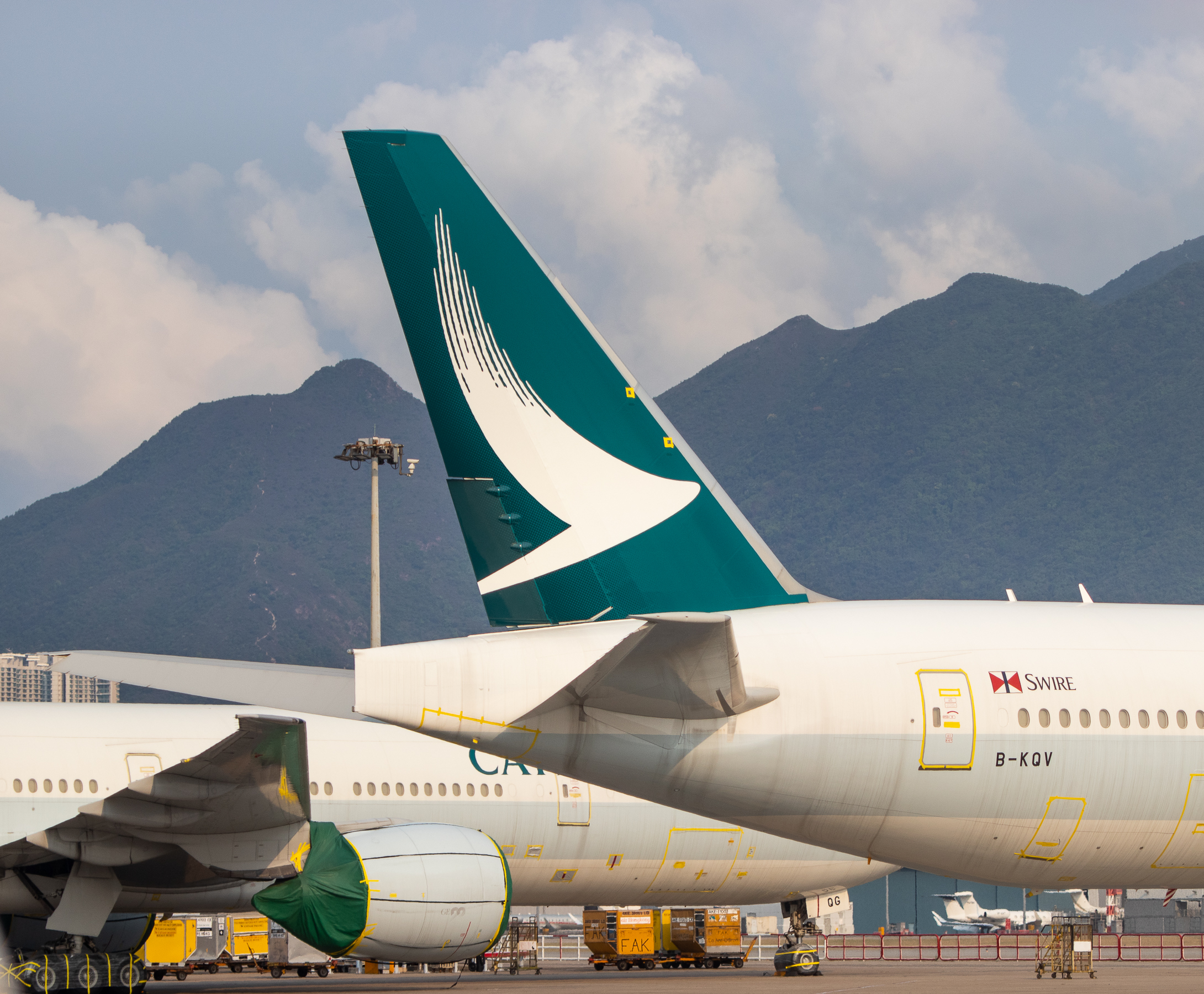 Full size: Cathay Pacific Boeing 777-300ER B-KQV at Hong Kong International Airport