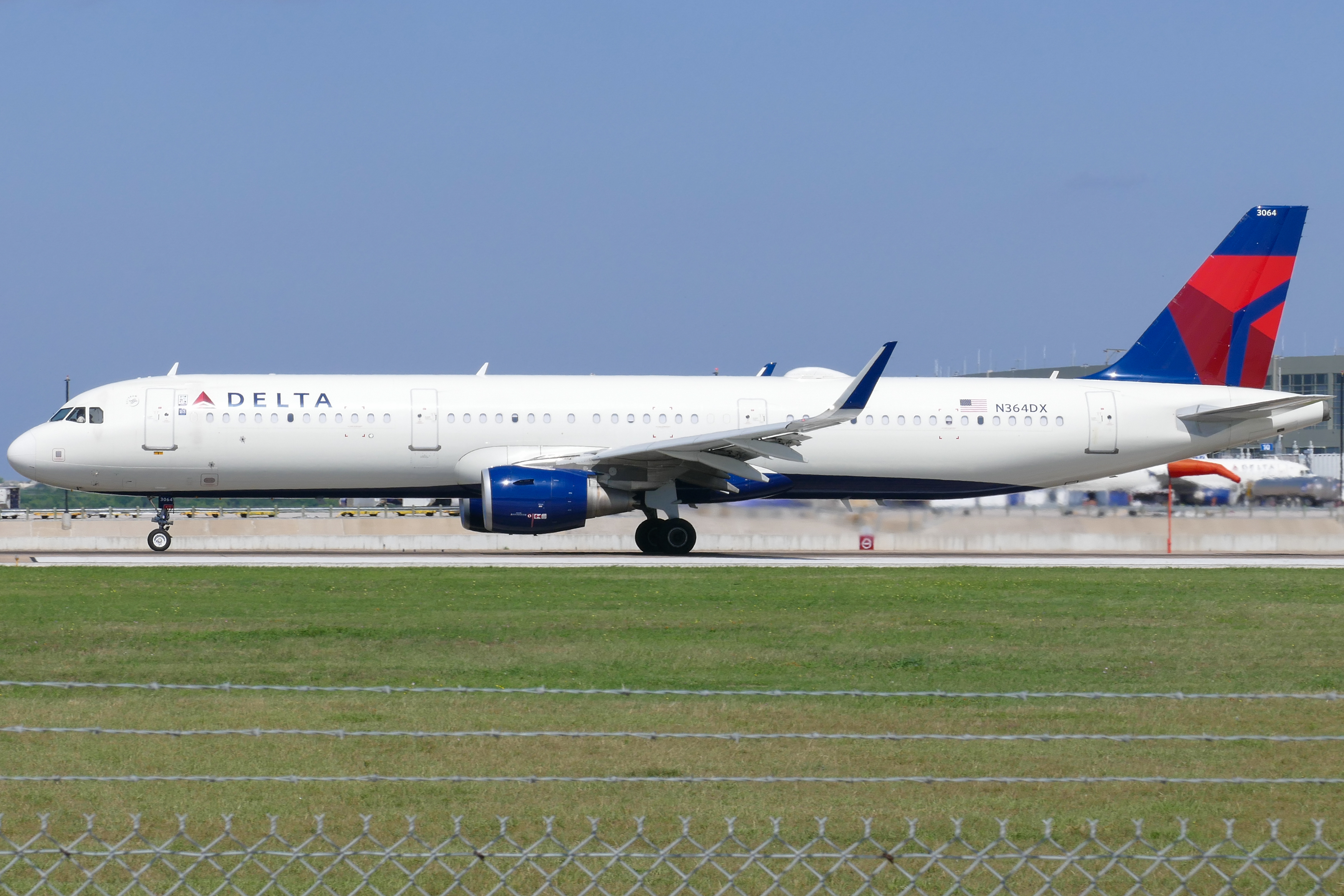 Full size: Delta Airlines Airbus A321-200 N364DX at Austin-Bergstrom International Airport