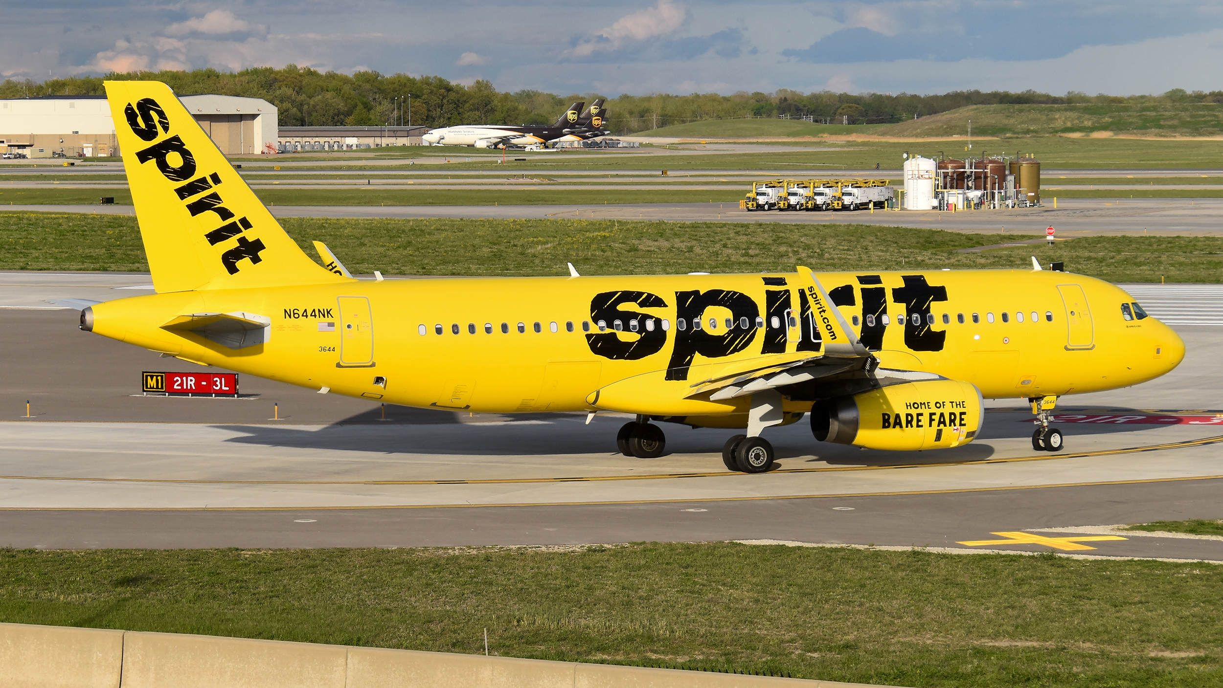 Full size: Spirit Airlines Airbus A320 N644NK at Detroit Metro Wayne County Airport