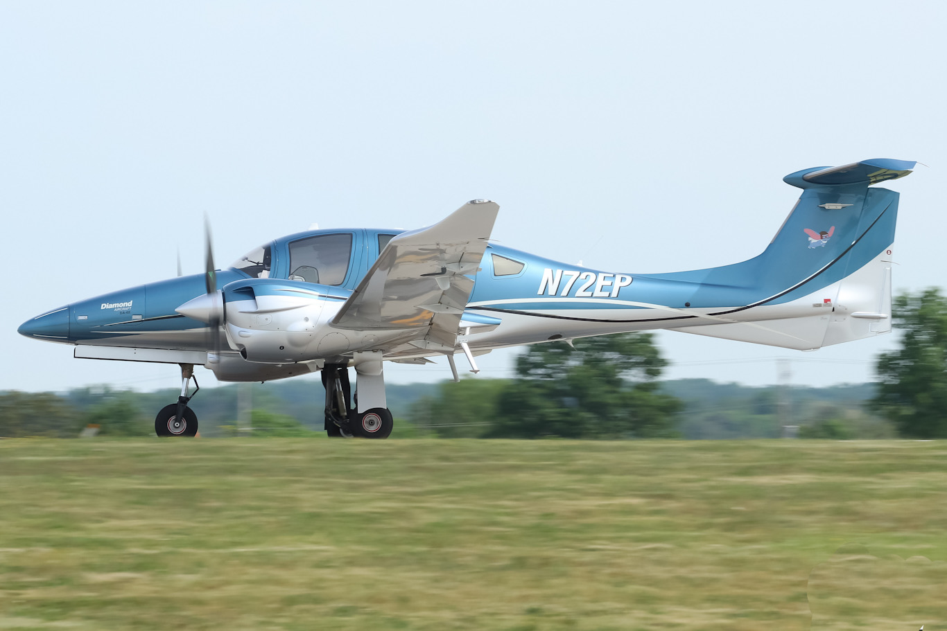 Full size: PRIVATE Diamond DA-62 N72EP at Heritage Field Airport
