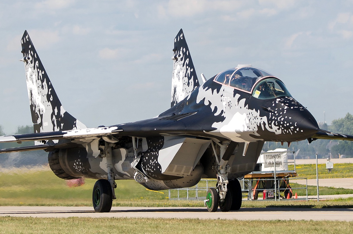 Full size: PRIVATE Mikoyan MiG-29 N29UB at Wittman Regional Airport